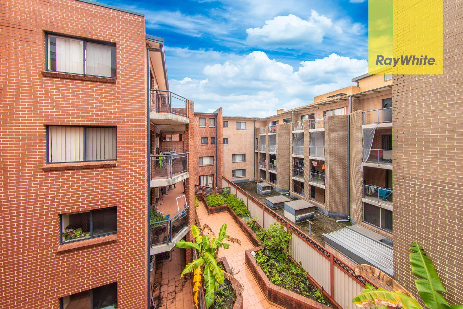 Two-Storey Unit, Steps from Parramatta CBD