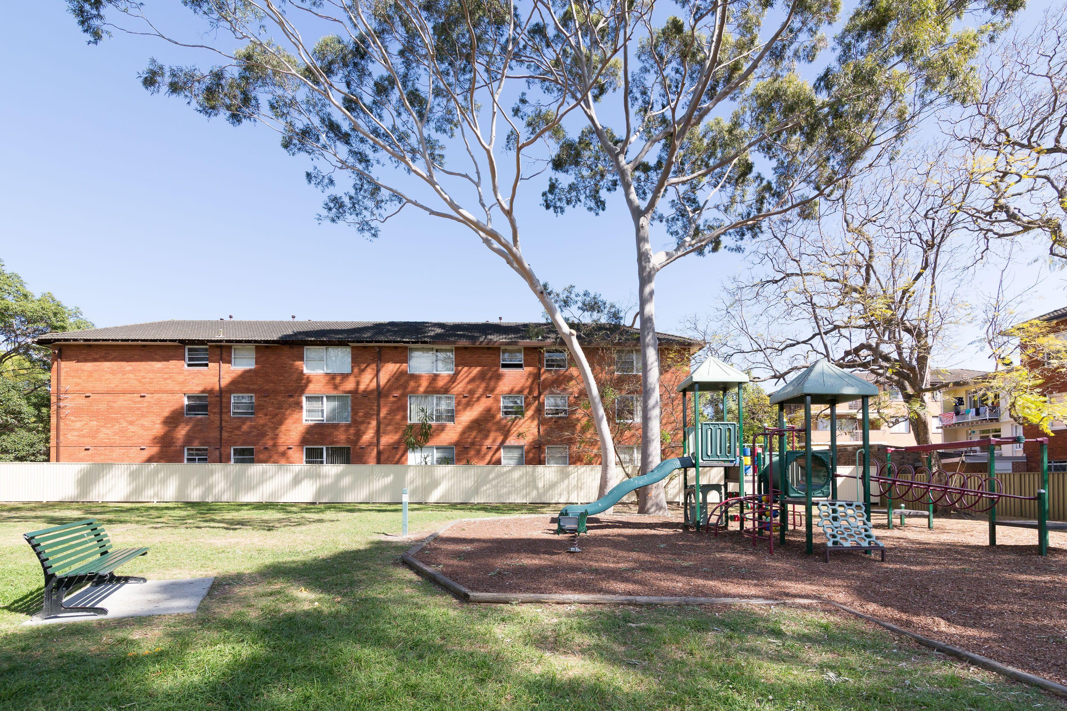 Updated One Bedroom Apartment With Parking