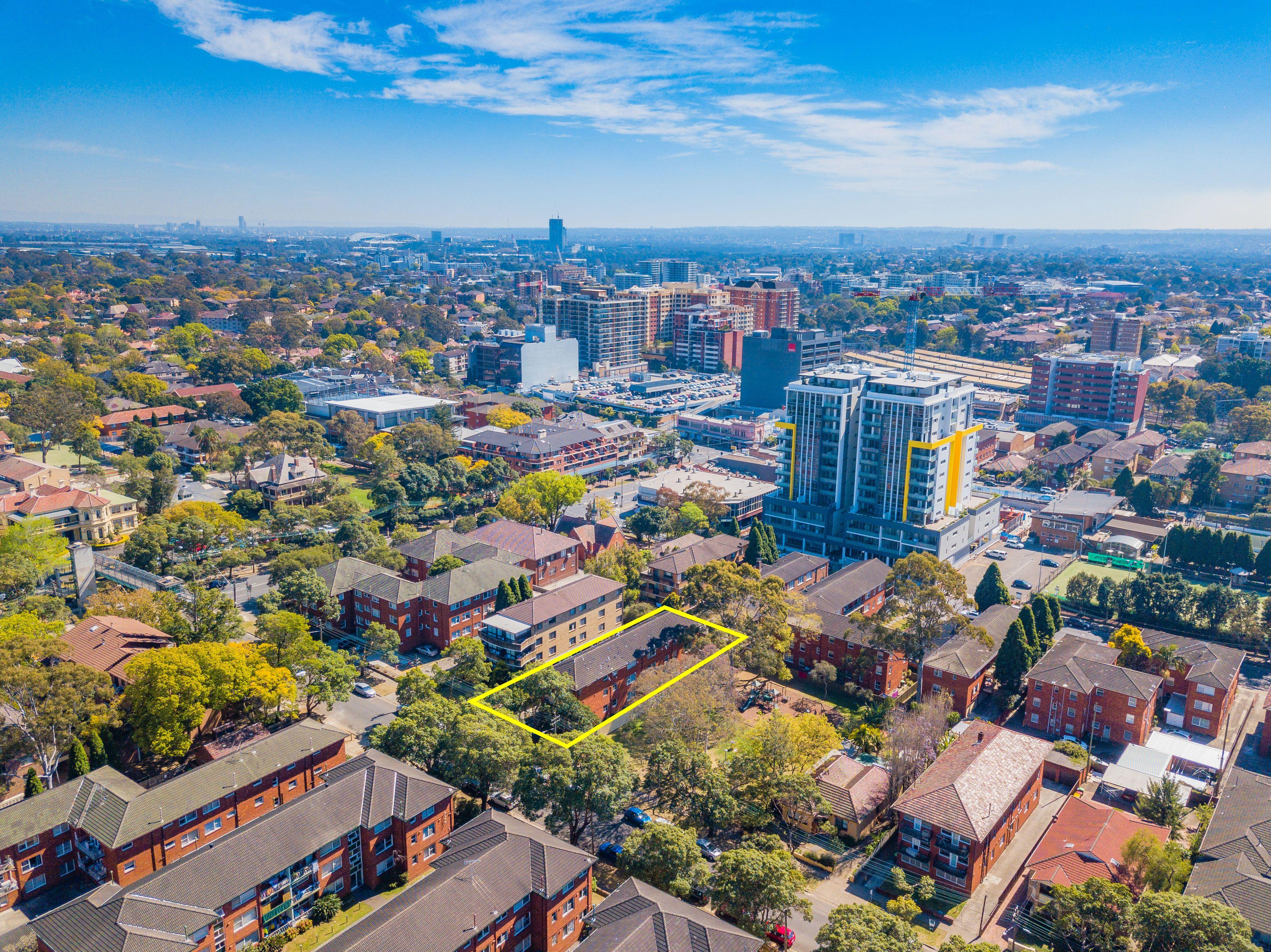 Updated One Bedroom Apartment With Parking