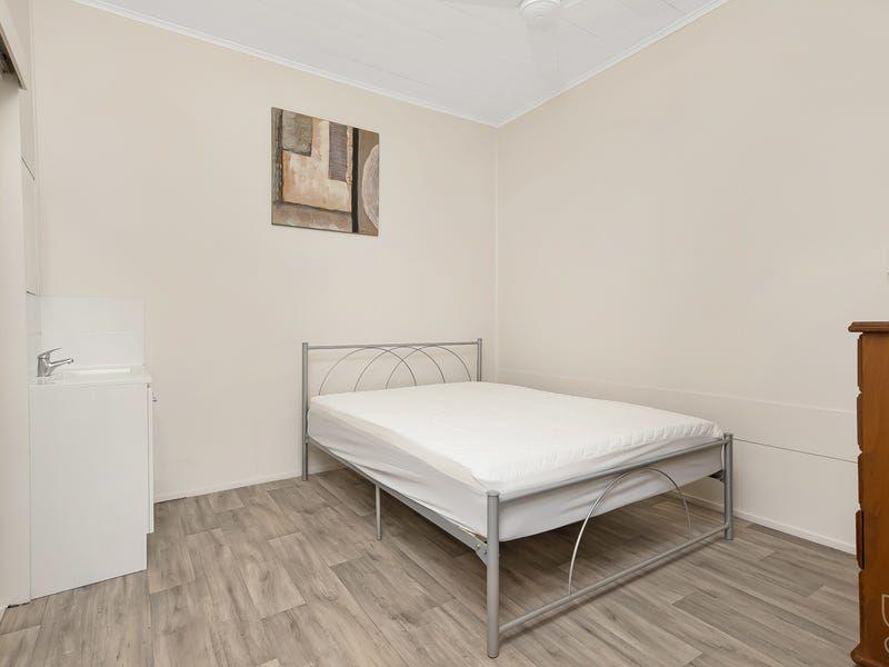 FURNISHED UNIT IN THE HEART OF TOWN