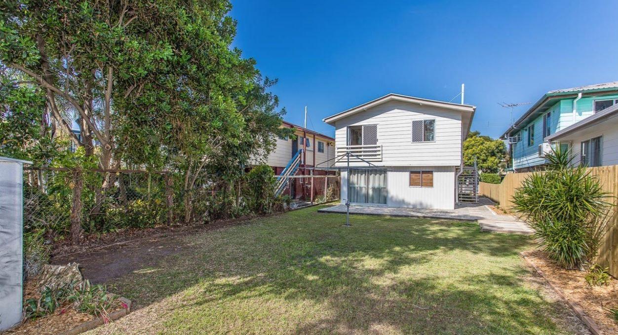 3 BEDROOM HIGHSET CLOSE TO THE BEACH