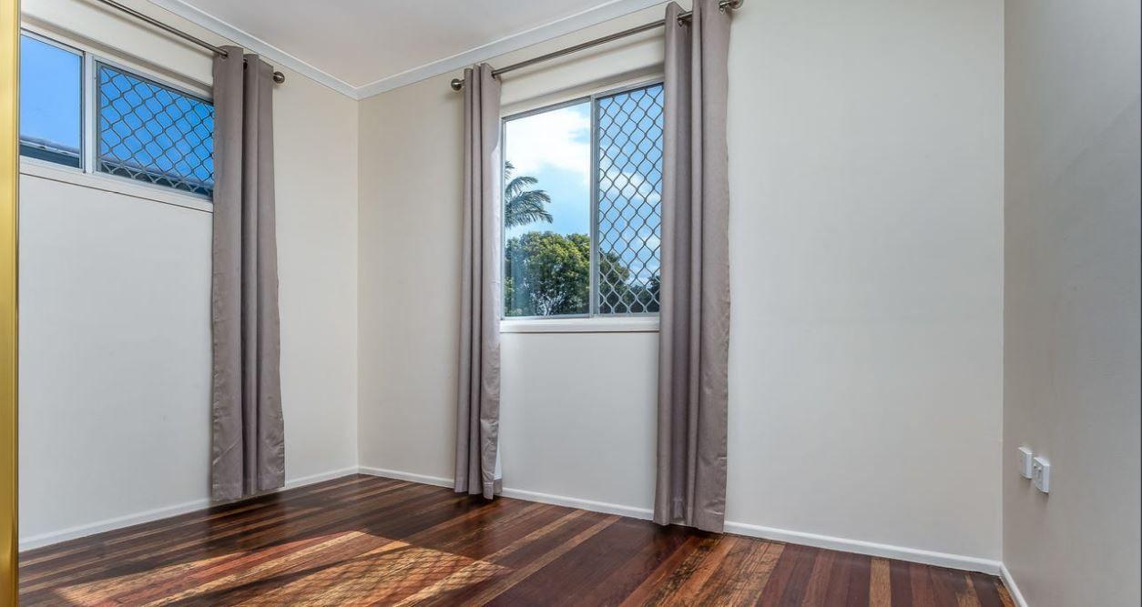 3 BEDROOM HIGHSET CLOSE TO THE BEACH