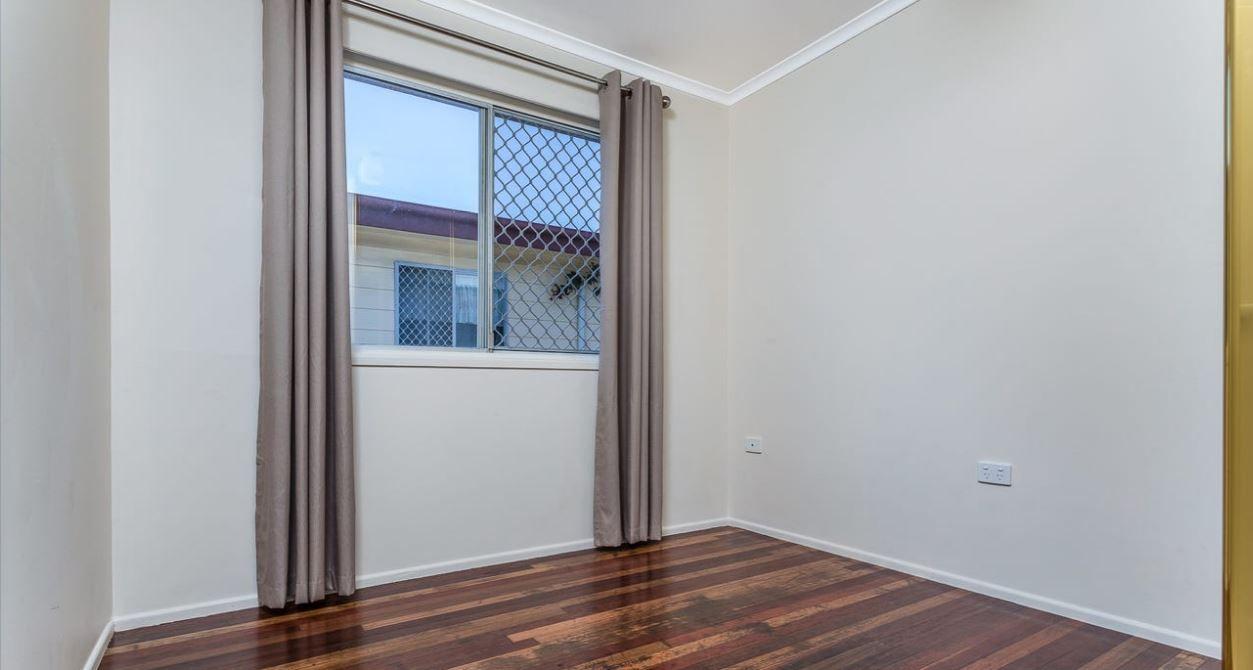 3 BEDROOM HIGHSET CLOSE TO THE BEACH