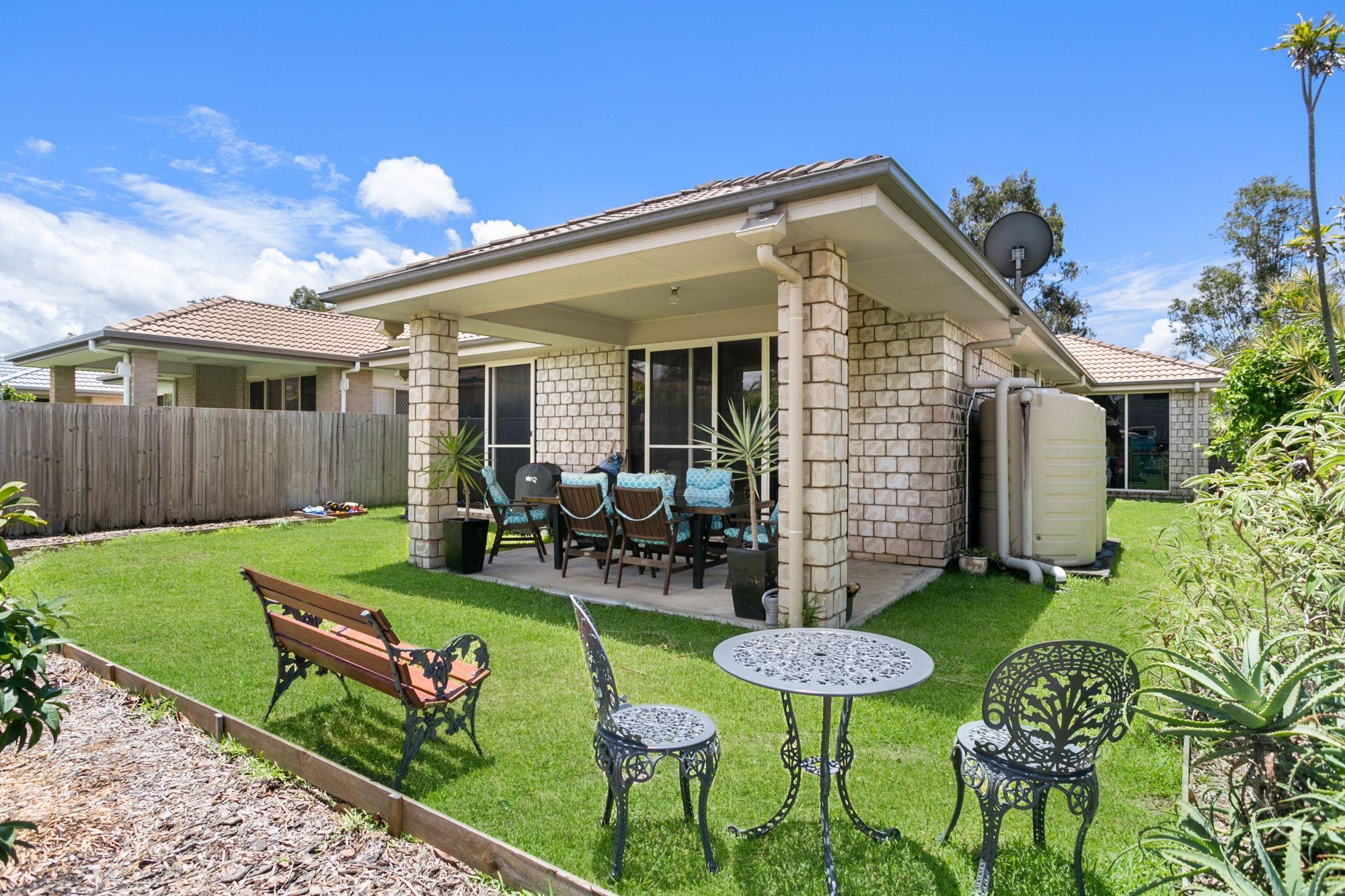 FOUR BEDROOM HOME ON A QUIET STREET AND OVERLOOKING A PARKLAND!