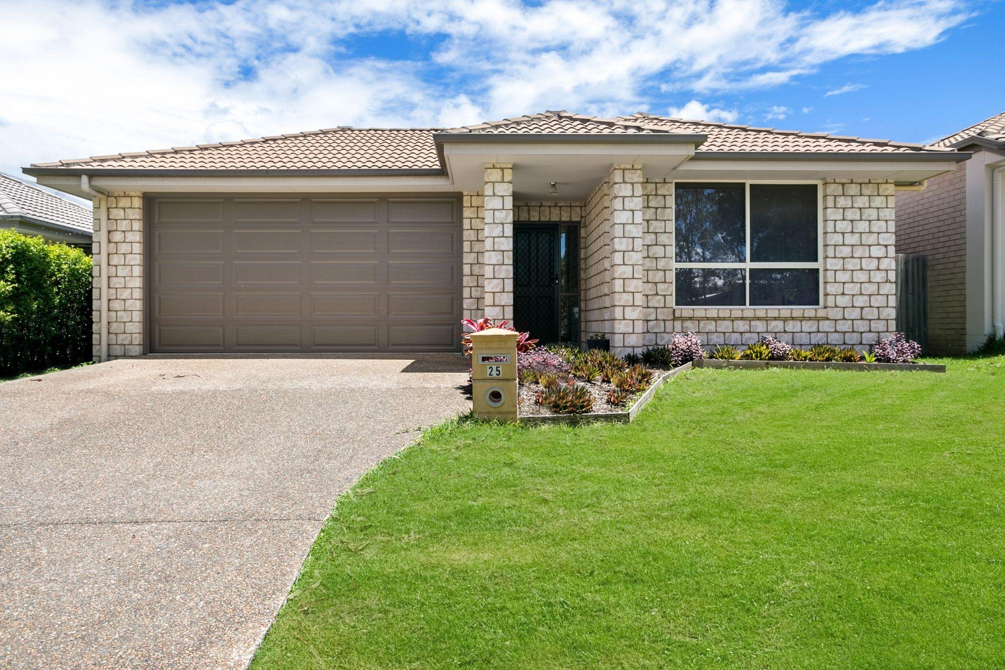 FOUR BEDROOM HOME ON A QUIET STREET AND OVERLOOKING A PARKLAND!