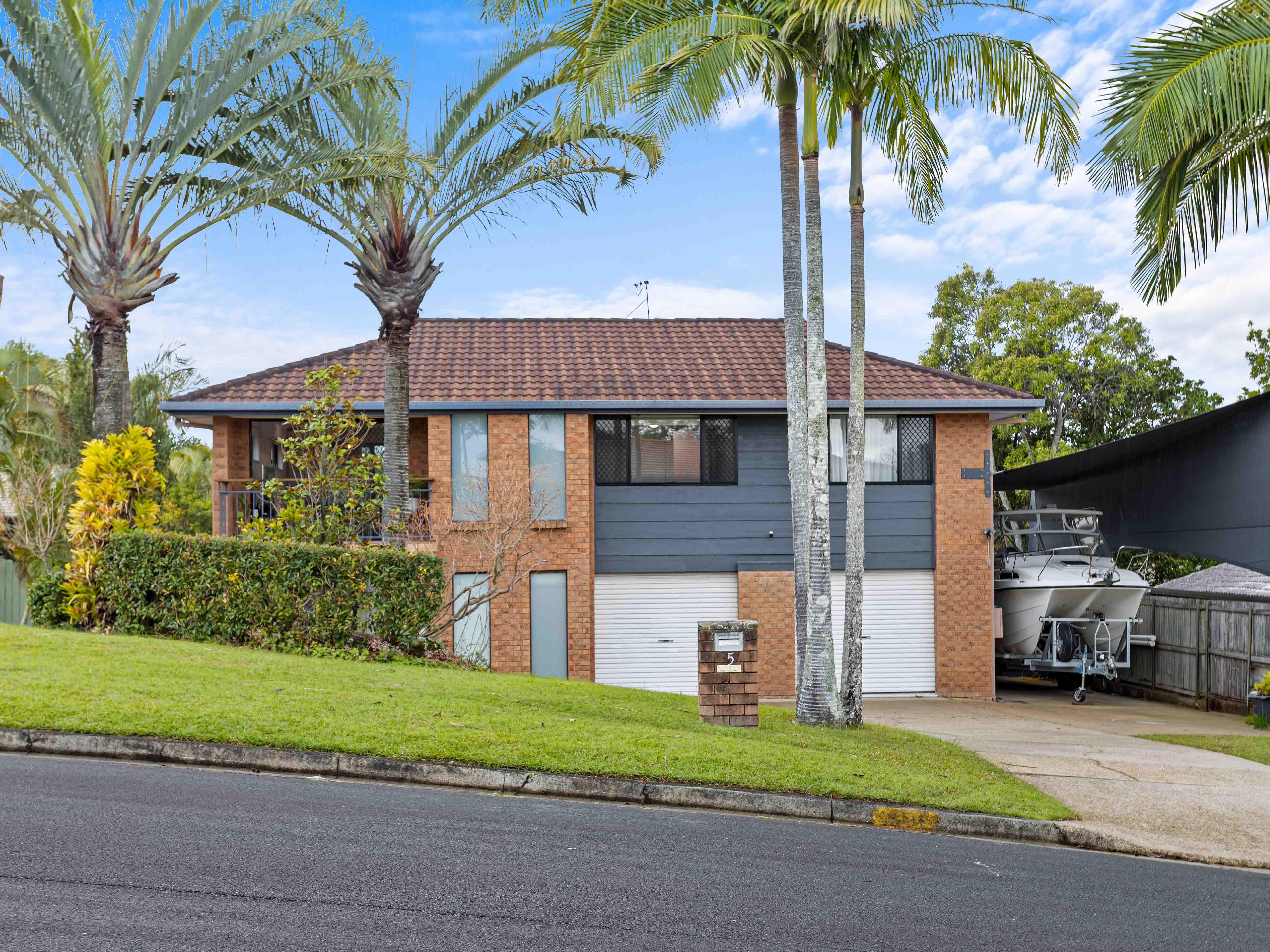 Prop-GPT: House: QLD Ashmore, QLD 4214 Home For Rent