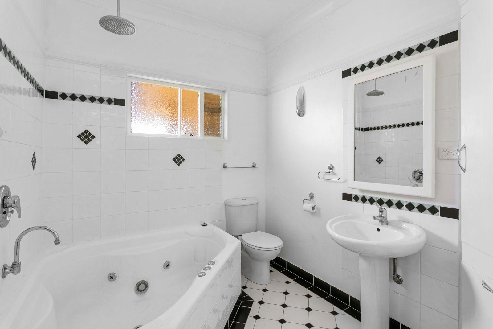 Beautifully Refreshed Coastal Home in a fantastic location!