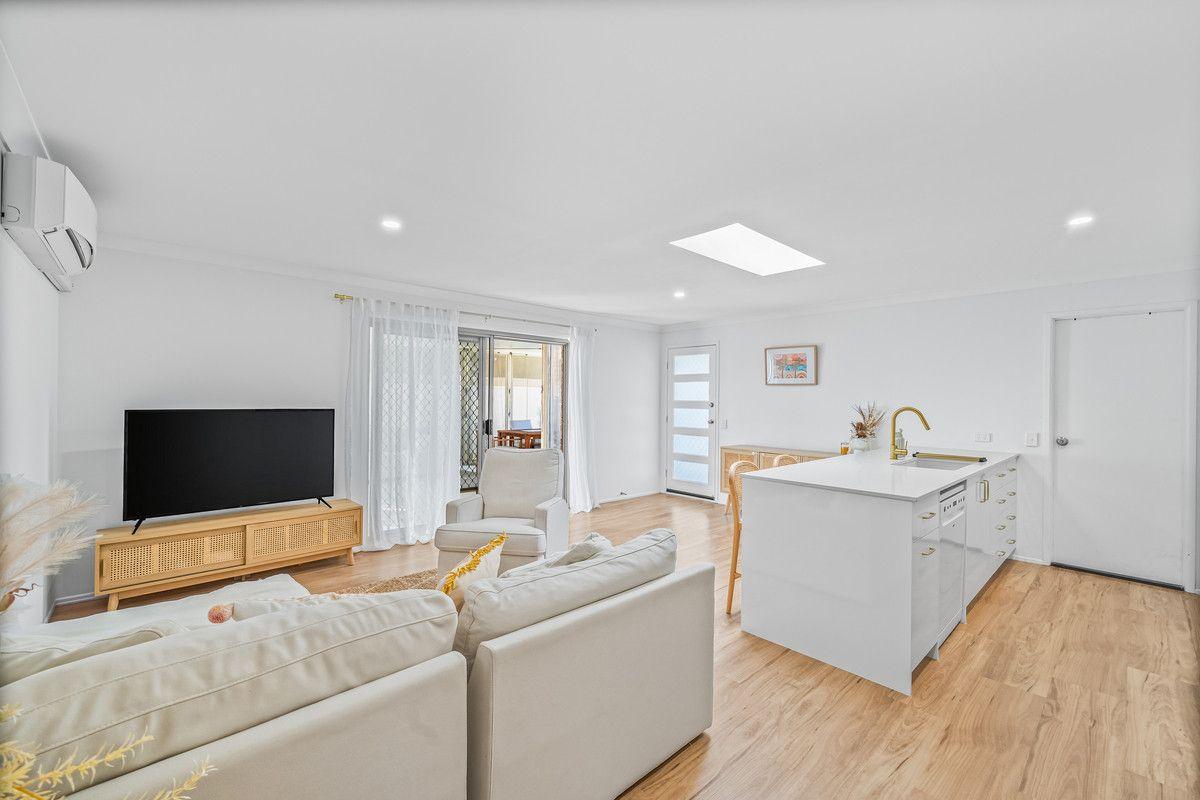 Prop-GPT: Property: QLD Burleigh Waters, QLD 4220 Queensland 4220