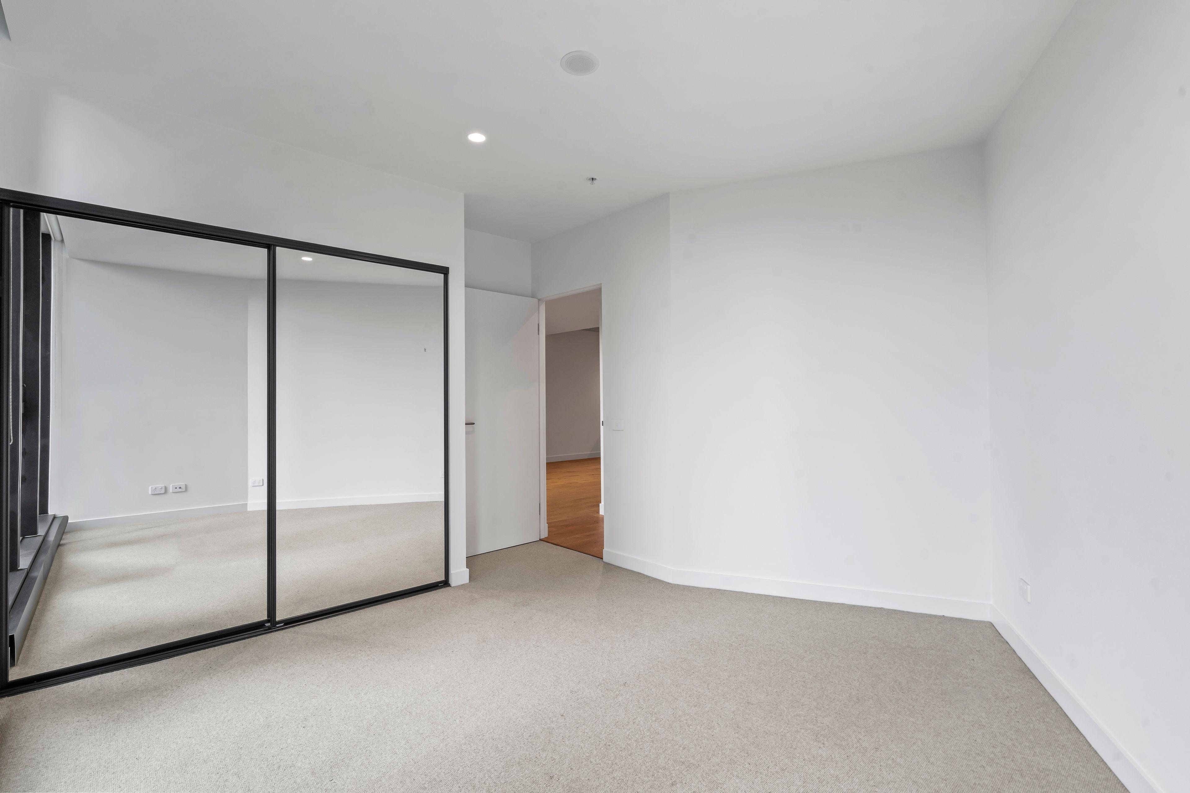 Stylish City-Edge Living in the Heart of Docklands