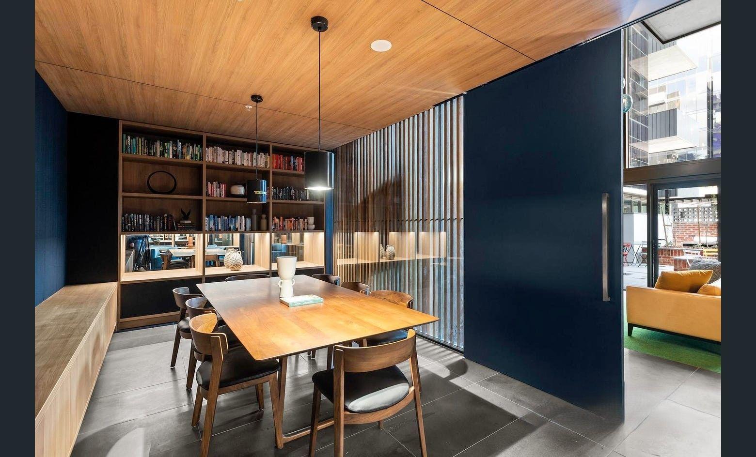 Stylish City-Edge Living in the Heart of Docklands