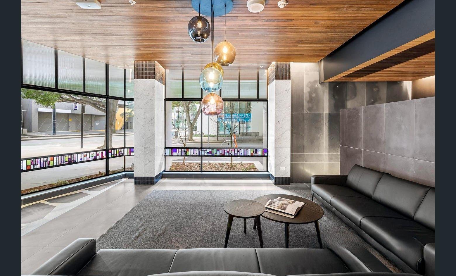 Stylish City-Edge Living in the Heart of Docklands