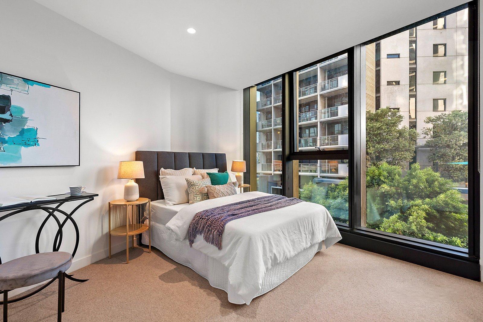 Stylish City-Edge Living in the Heart of Docklands