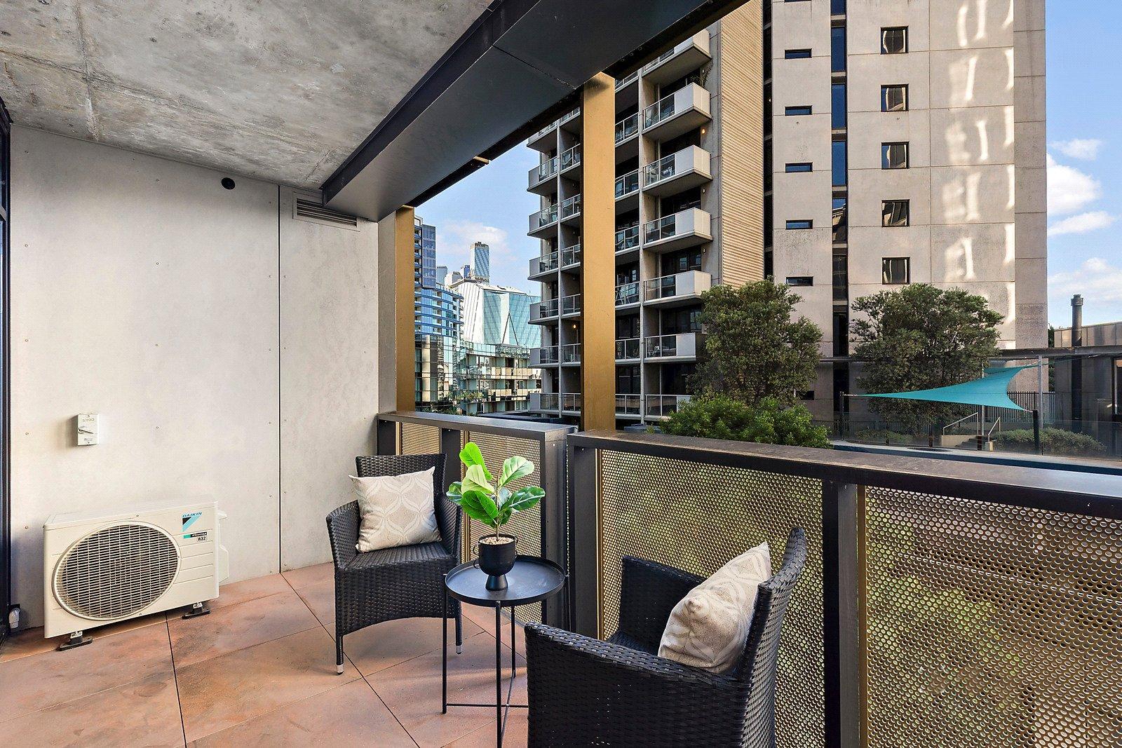 Stylish City-Edge Living in the Heart of Docklands