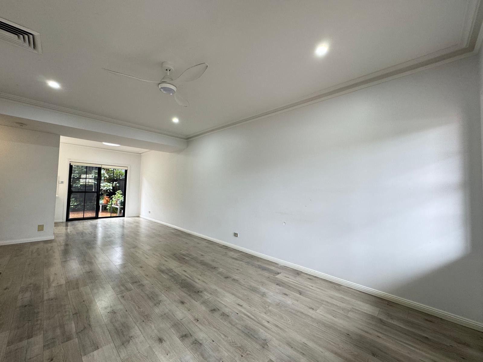 Stunning 4-Bedroom Townhouse