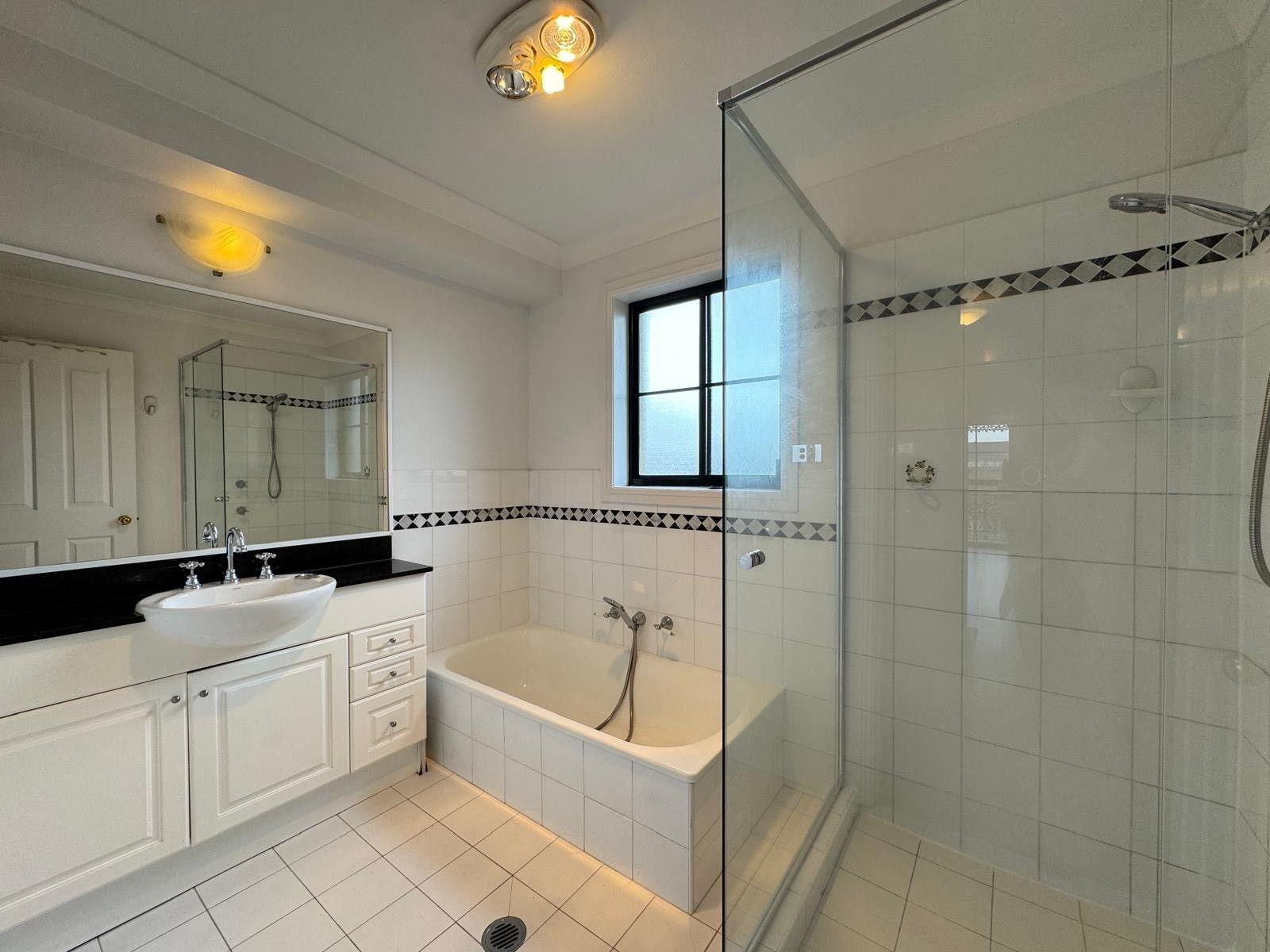 Stunning 4-Bedroom Townhouse