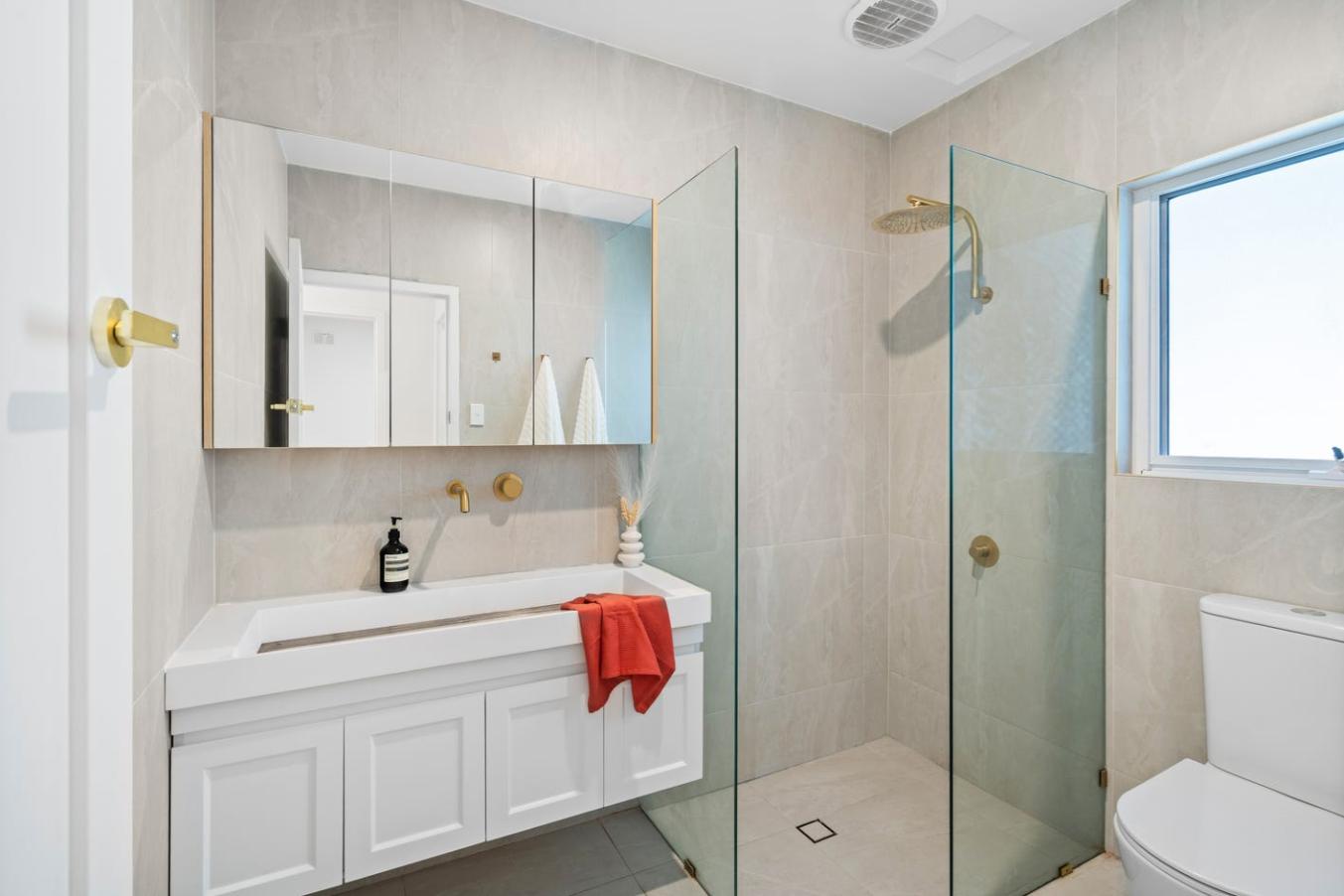 Stylish 4-Bedroom, 3-Bathroom Home in Novar Gardens