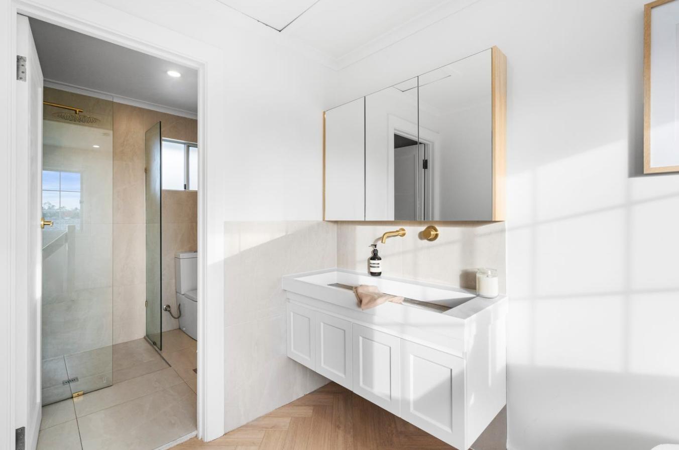 Stylish 4-Bedroom, 3-Bathroom Home in Novar Gardens