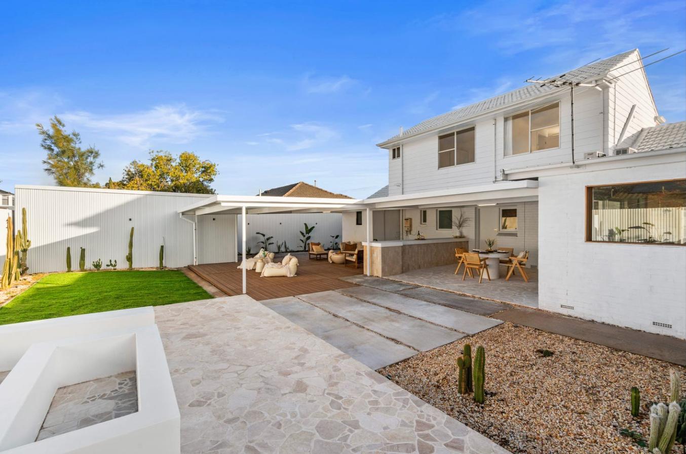 Stylish 4-Bedroom, 3-Bathroom Home in Novar Gardens