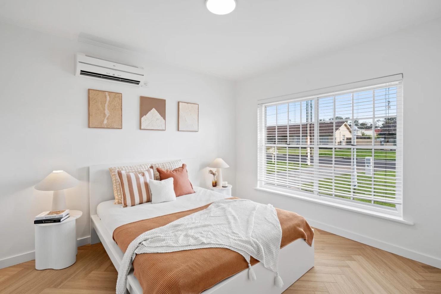 Stylish 4-Bedroom, 3-Bathroom Home in Novar Gardens