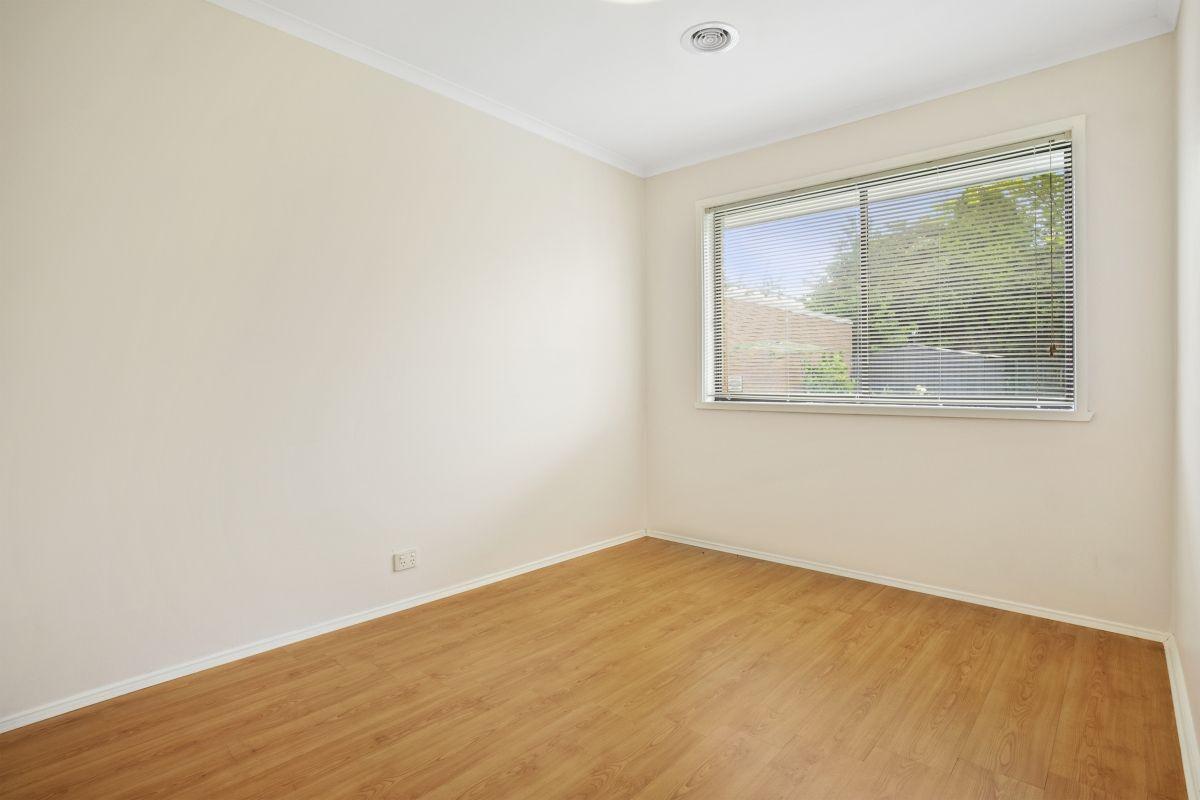 For Rent - Neat as a Pin, Walk to the Station!