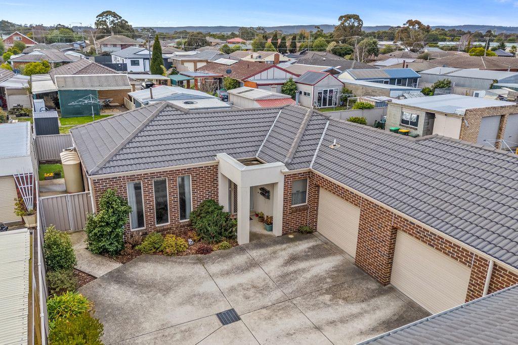 Immaculate Townhouse with Beautiful Gardens in Prime Wendouree Location