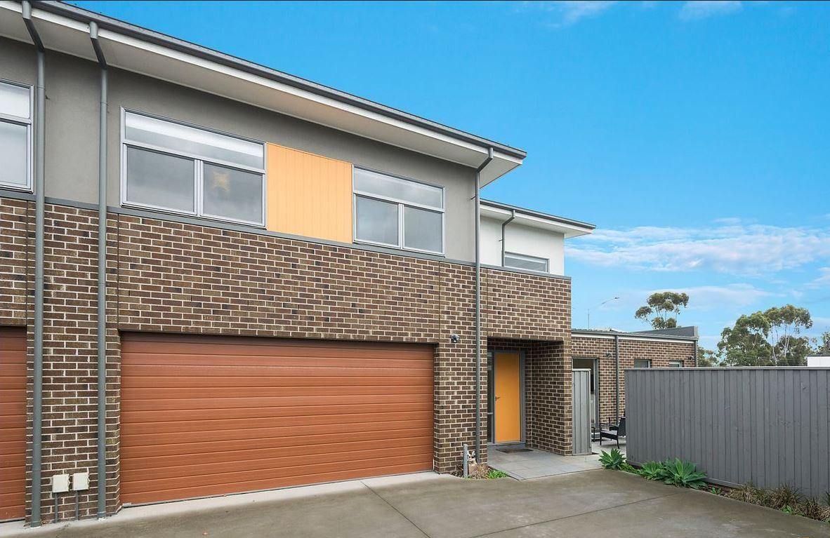 Prop-GPT: Townhouse: VIC Wantirna South, VIC 3152 Home For Rent