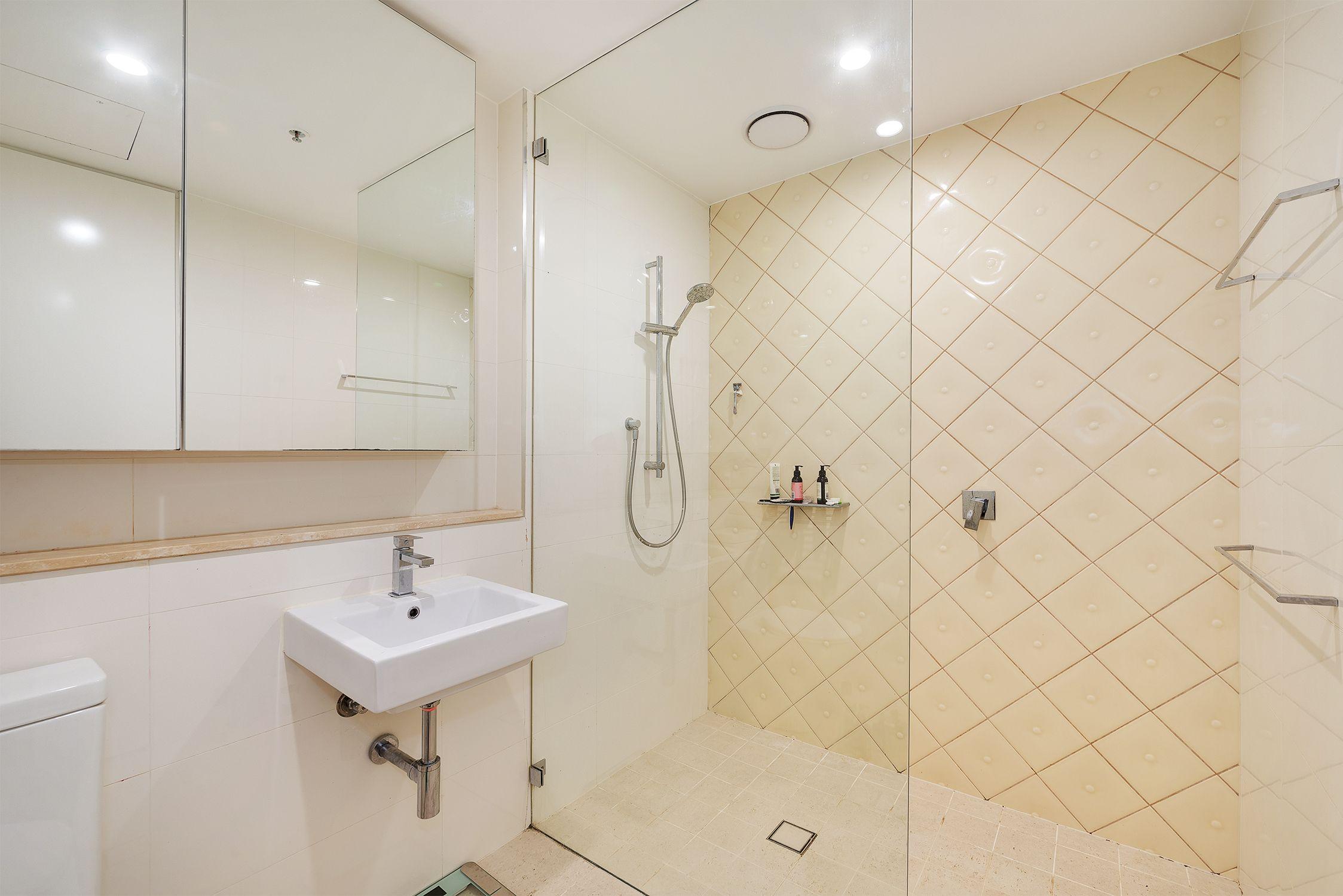 Spacious Art Deco Living in the Heart of Bayswater