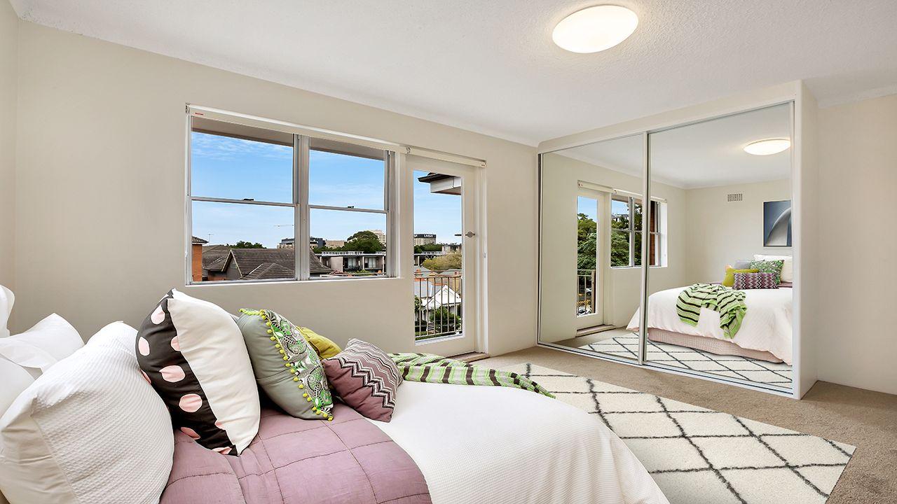 Spacious 1 Bedroom apartment in fabulous location!