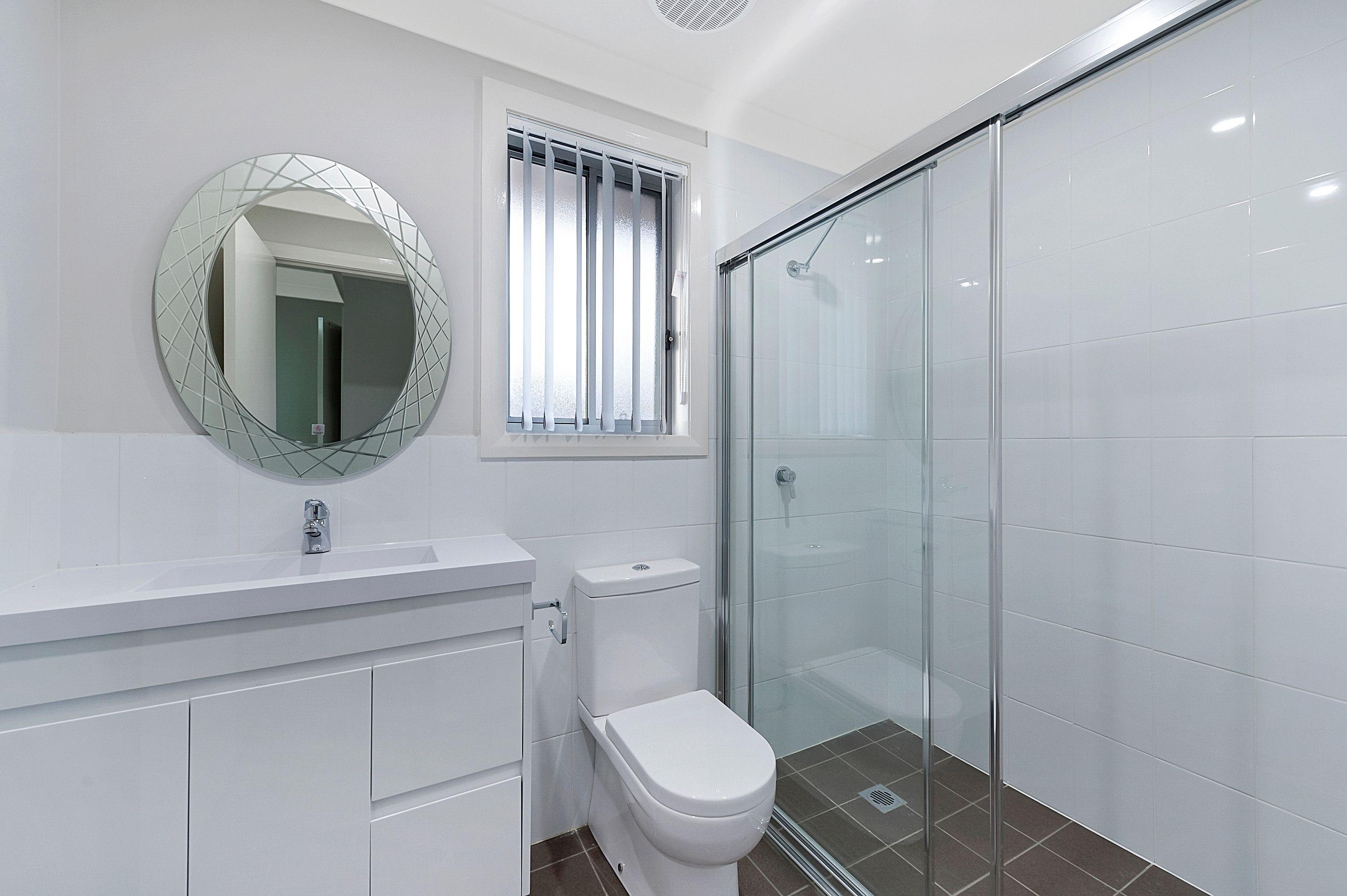 MODERN TOWN HOUSE WITH 2 GARAGES - WALK TO TRAIN STATION