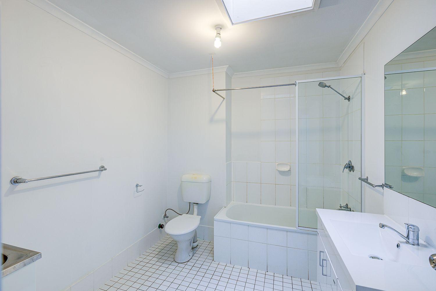 LOW MAINTENANCE & CONVENIENT LIVING IN A GATED COMPLEX!