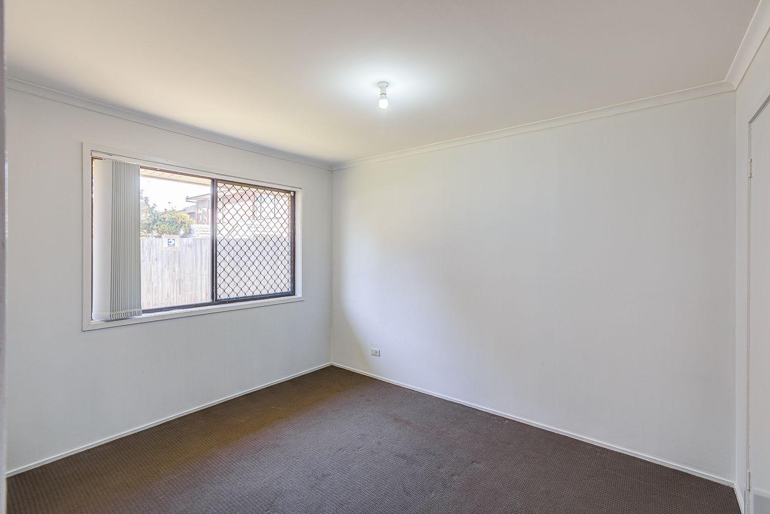 LOW MAINTENANCE & CONVENIENT LIVING IN A GATED COMPLEX!