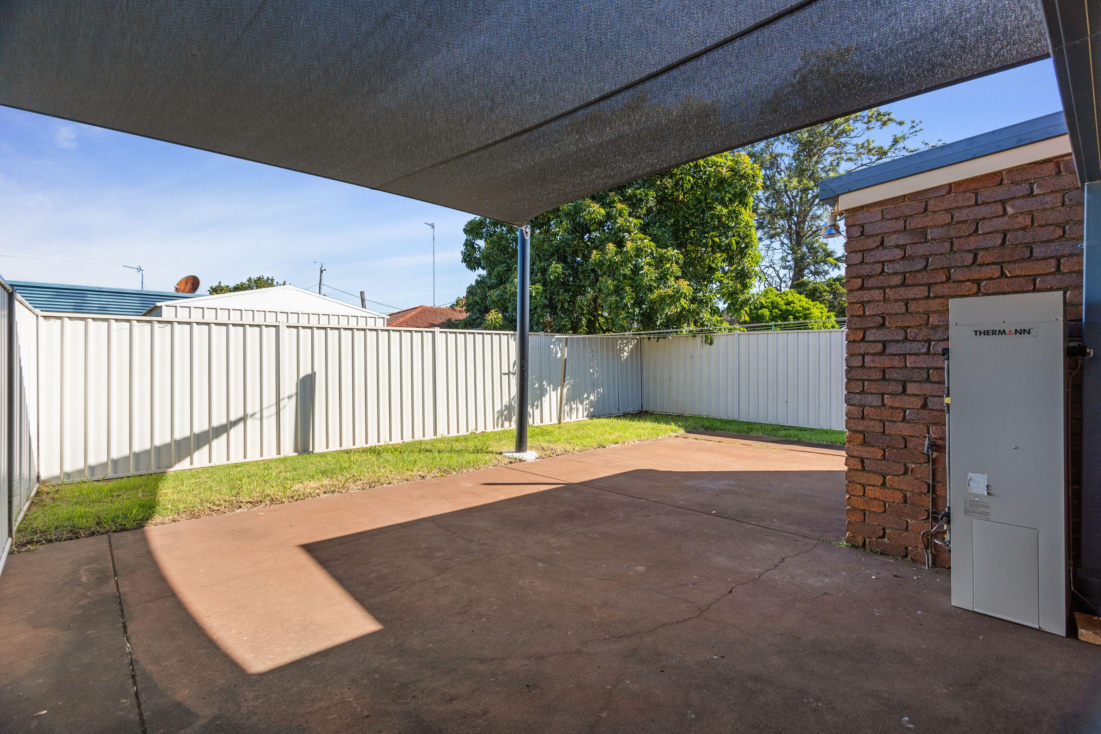 DuplexSemi-detached for Rent: Darling Heights, QLD 4350, QLD, 4350