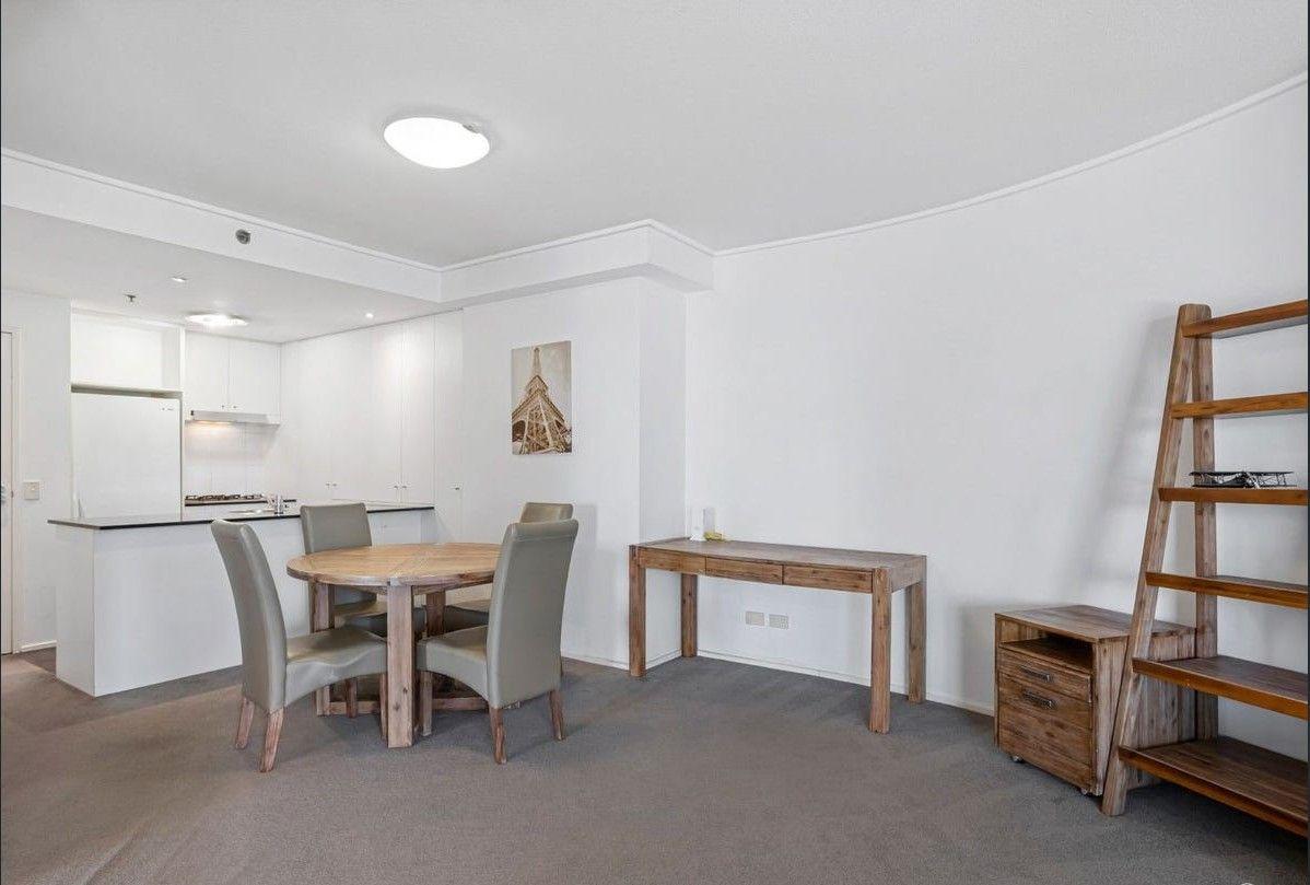 Fully Furnished | River Views & Two Carparks