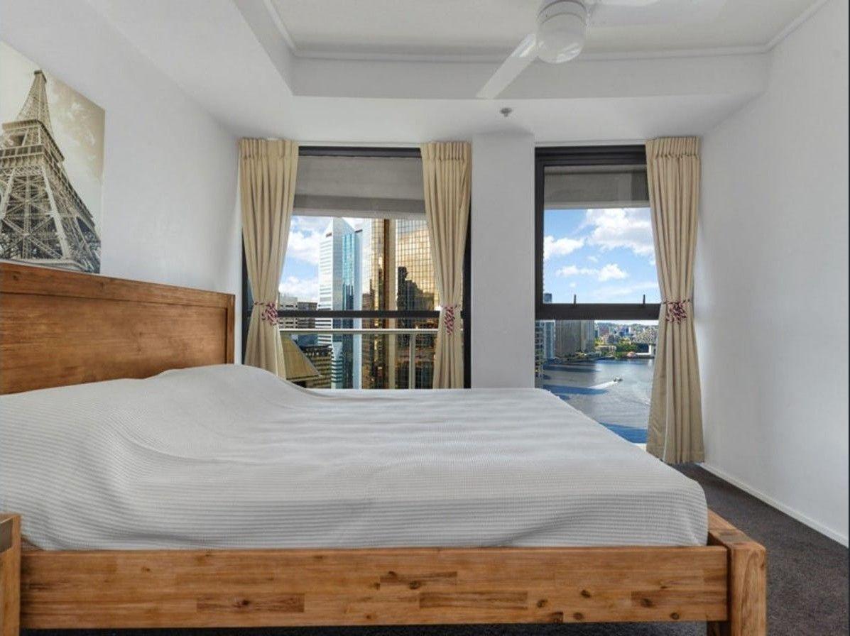 Fully Furnished | River Views & Two Carparks