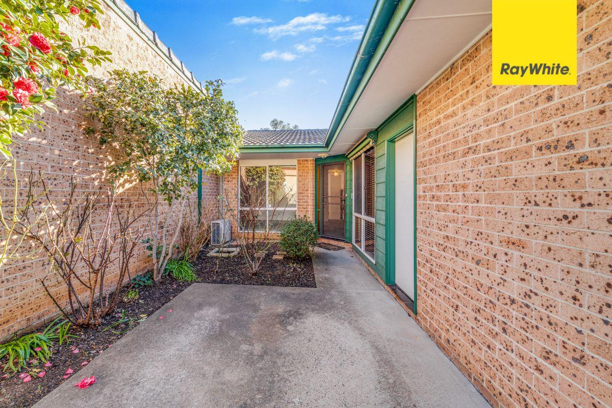 Prop-GPT: Townhouse: ACT Belconnen, ACT 2617 Home For Rent