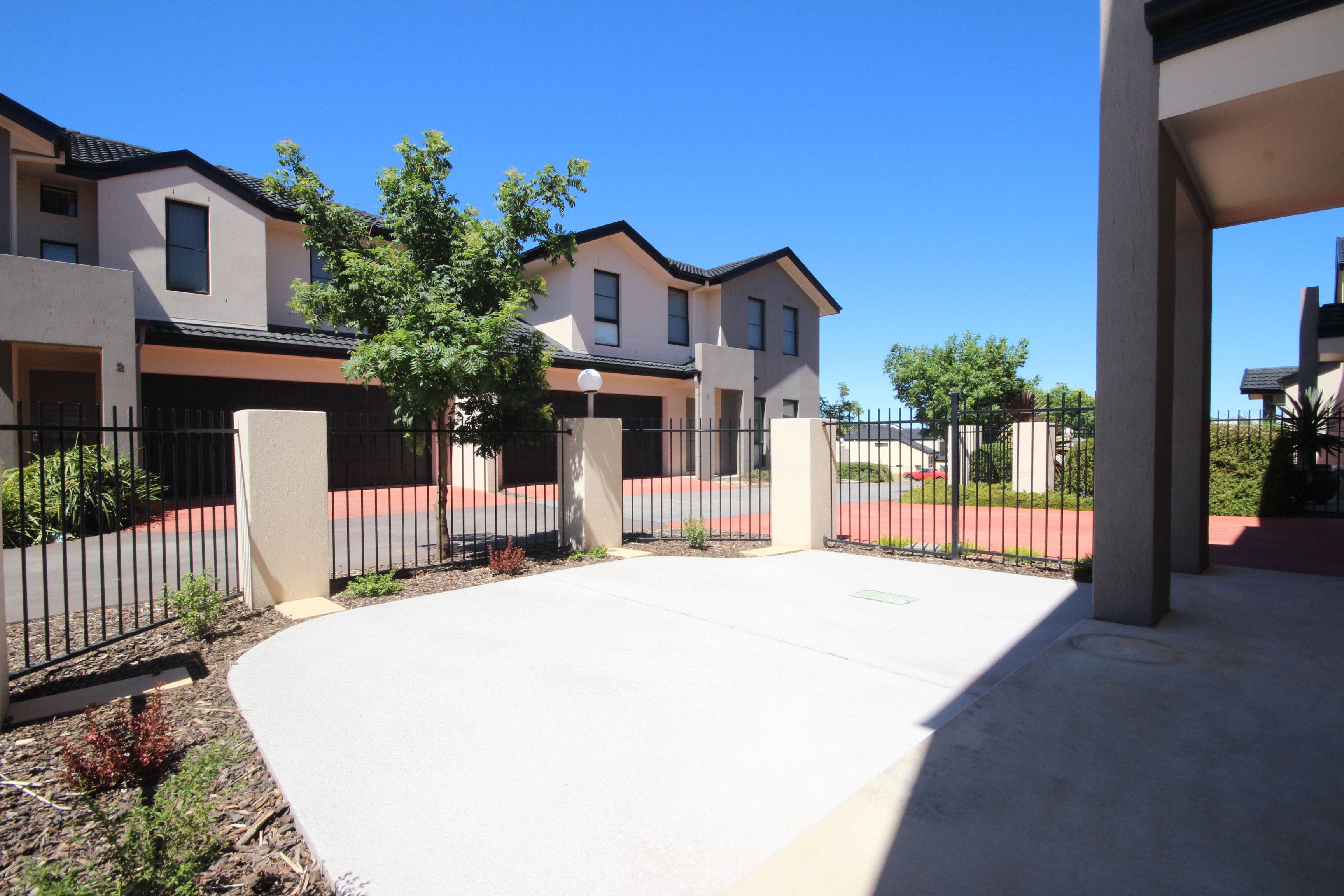 Townhouse for Rent: Bruce, ACT 2617, ACT, 2617
