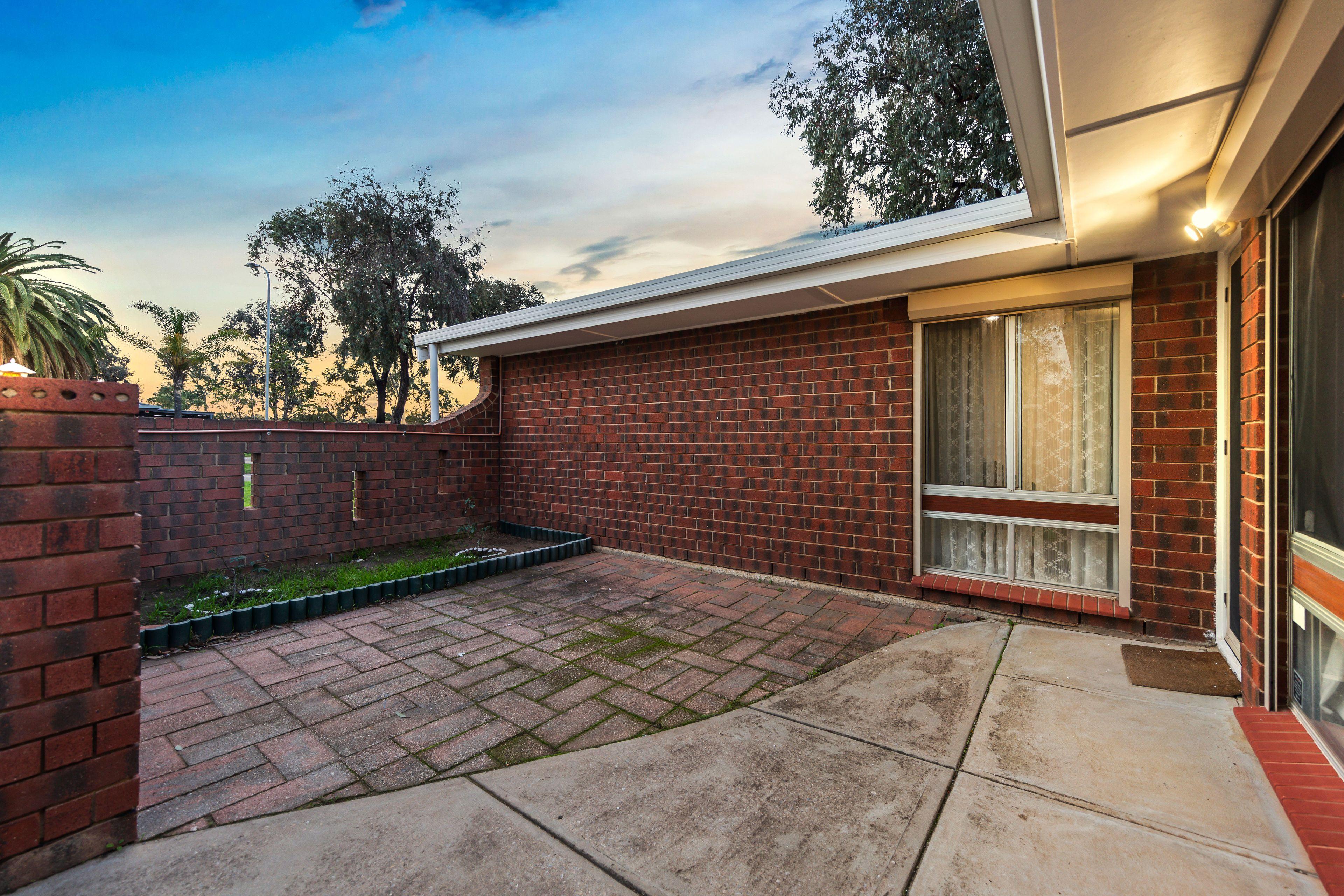 Stylish 3-Bedroom Home with Entertainer's Pergola