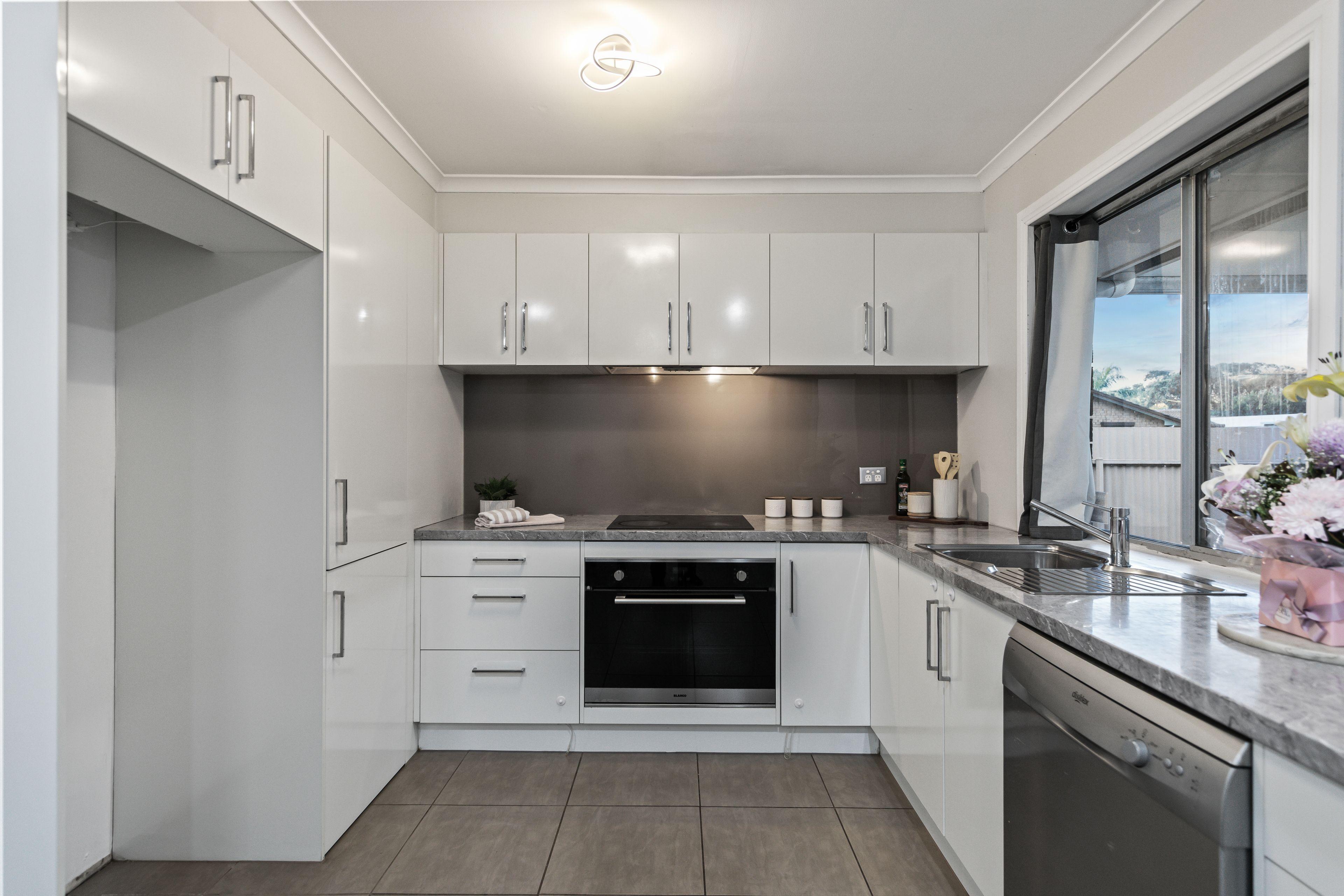 Stylish 3-Bedroom Home with Entertainer's Pergola