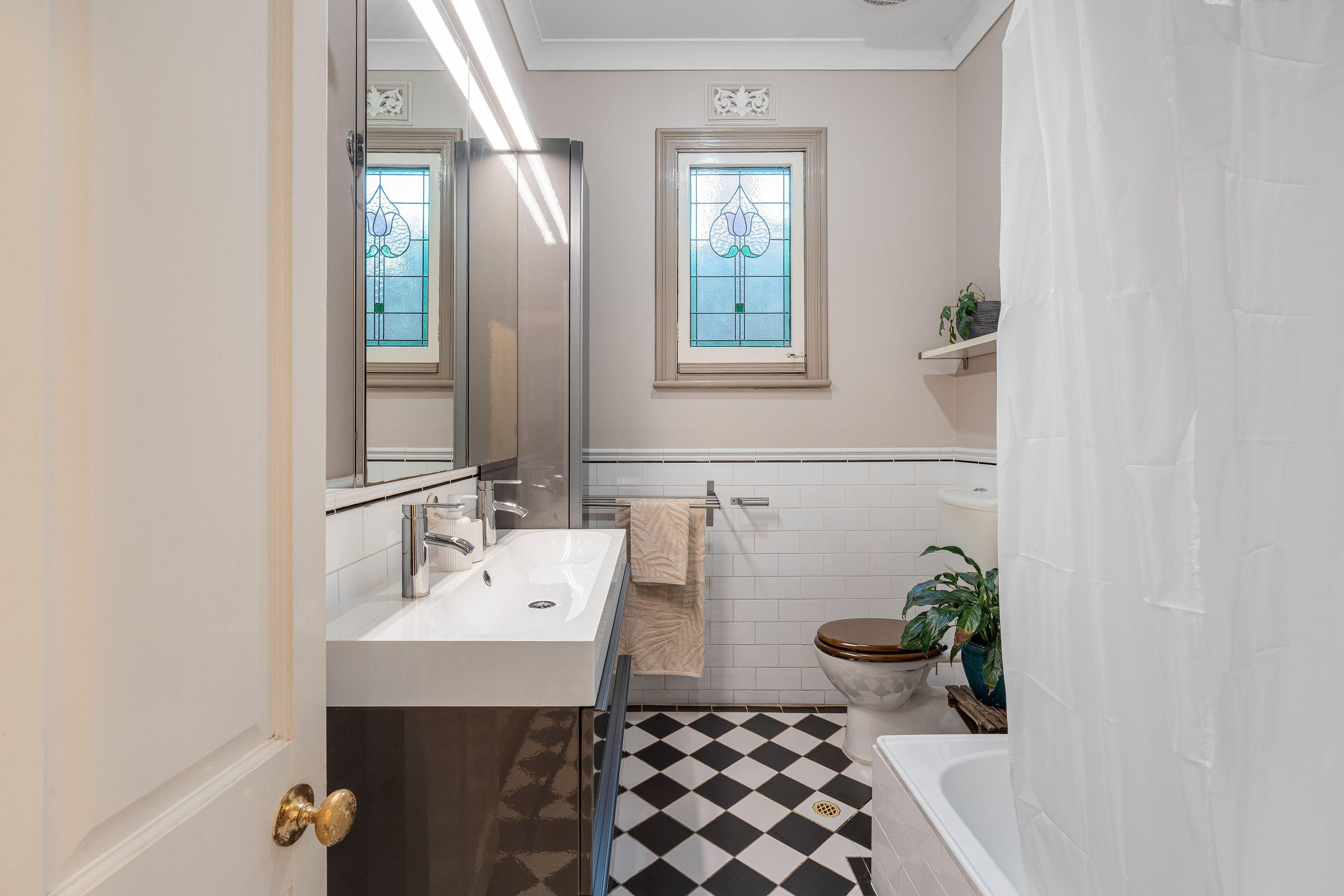 4 bedroom character-filled home for rent in PROSPECT!