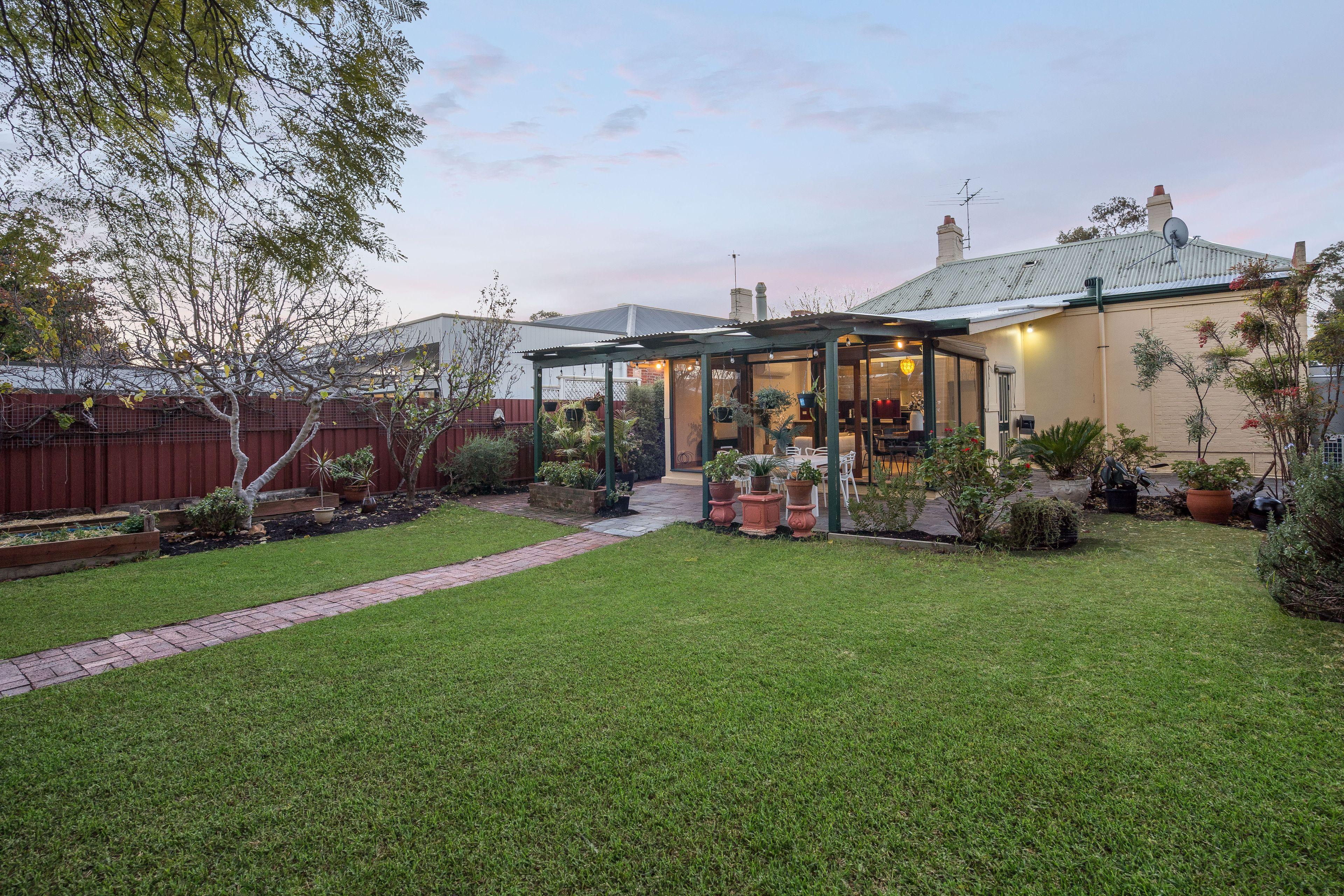 4 bedroom character-filled home for rent in PROSPECT!