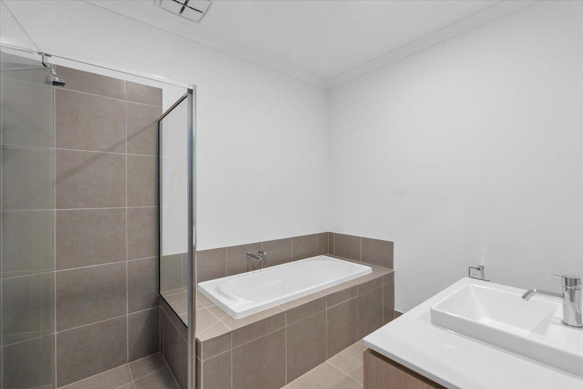 BRAND NEW BUILD IN MAMBOURIN