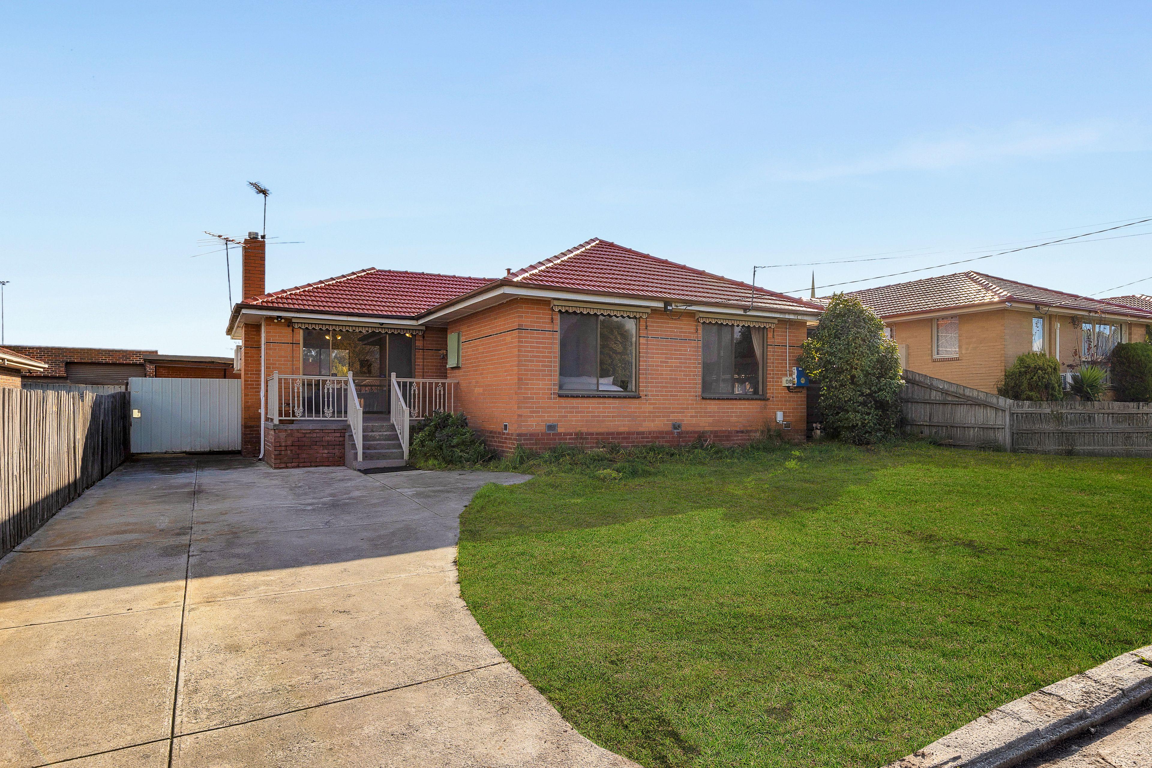 Prop-GPT: House: VIC Craigieburn, VIC 3064 Home For Rent