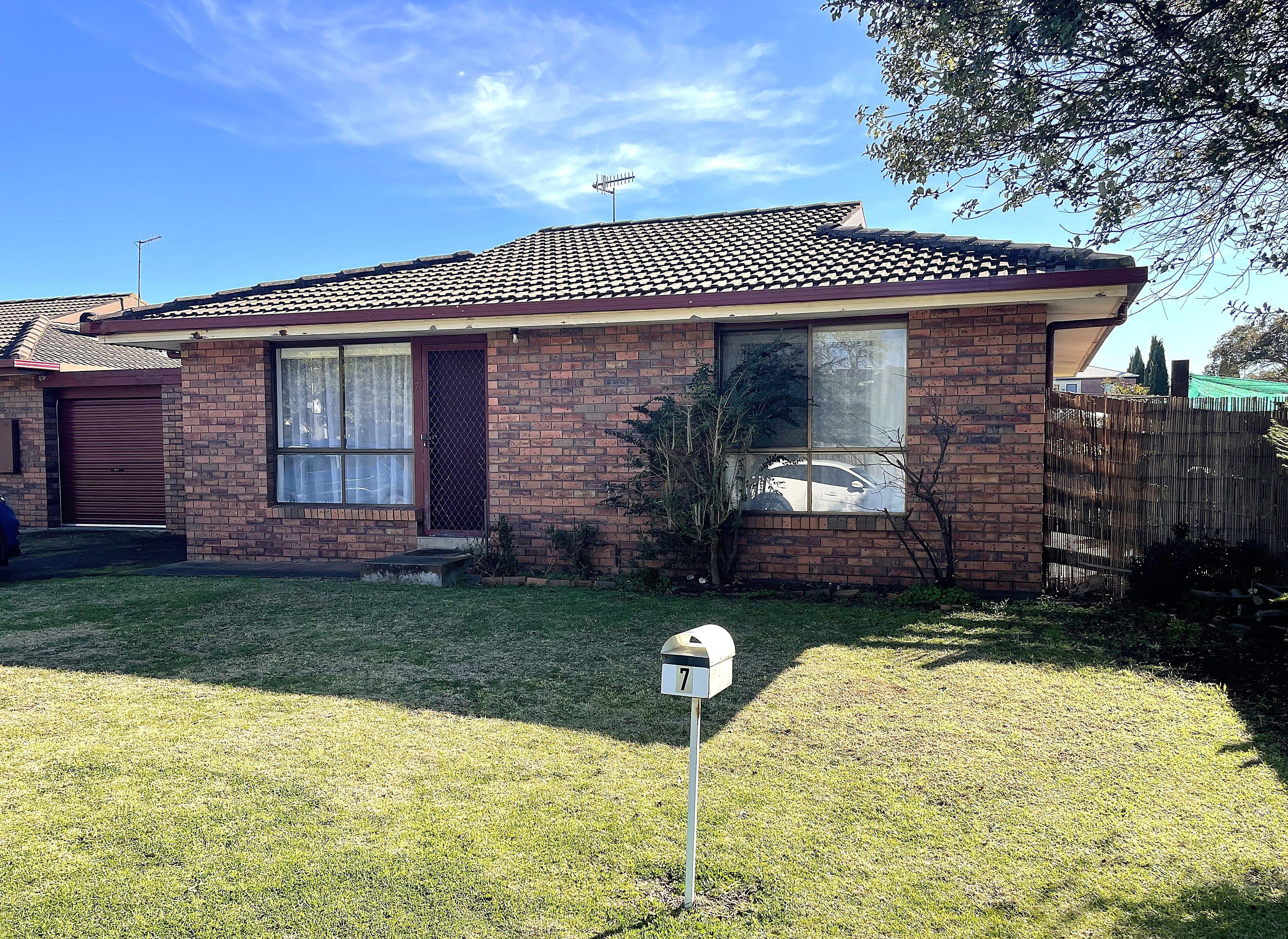 Prop-GPT: House: VIC Warrnambool, VIC 3280 Home For Rent