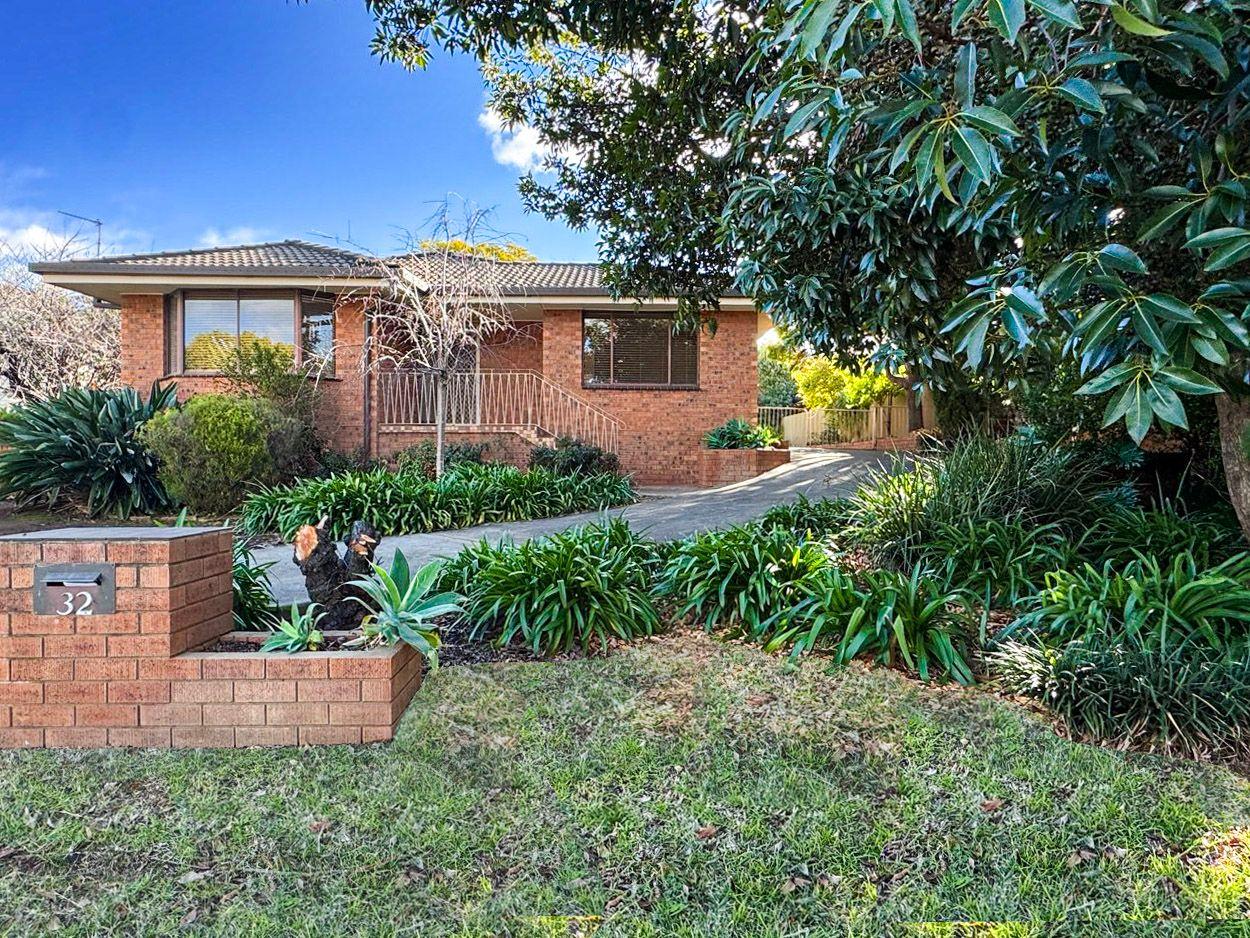Prop-GPT: House: NSW Parkes, NSW 2870 Home For Rent