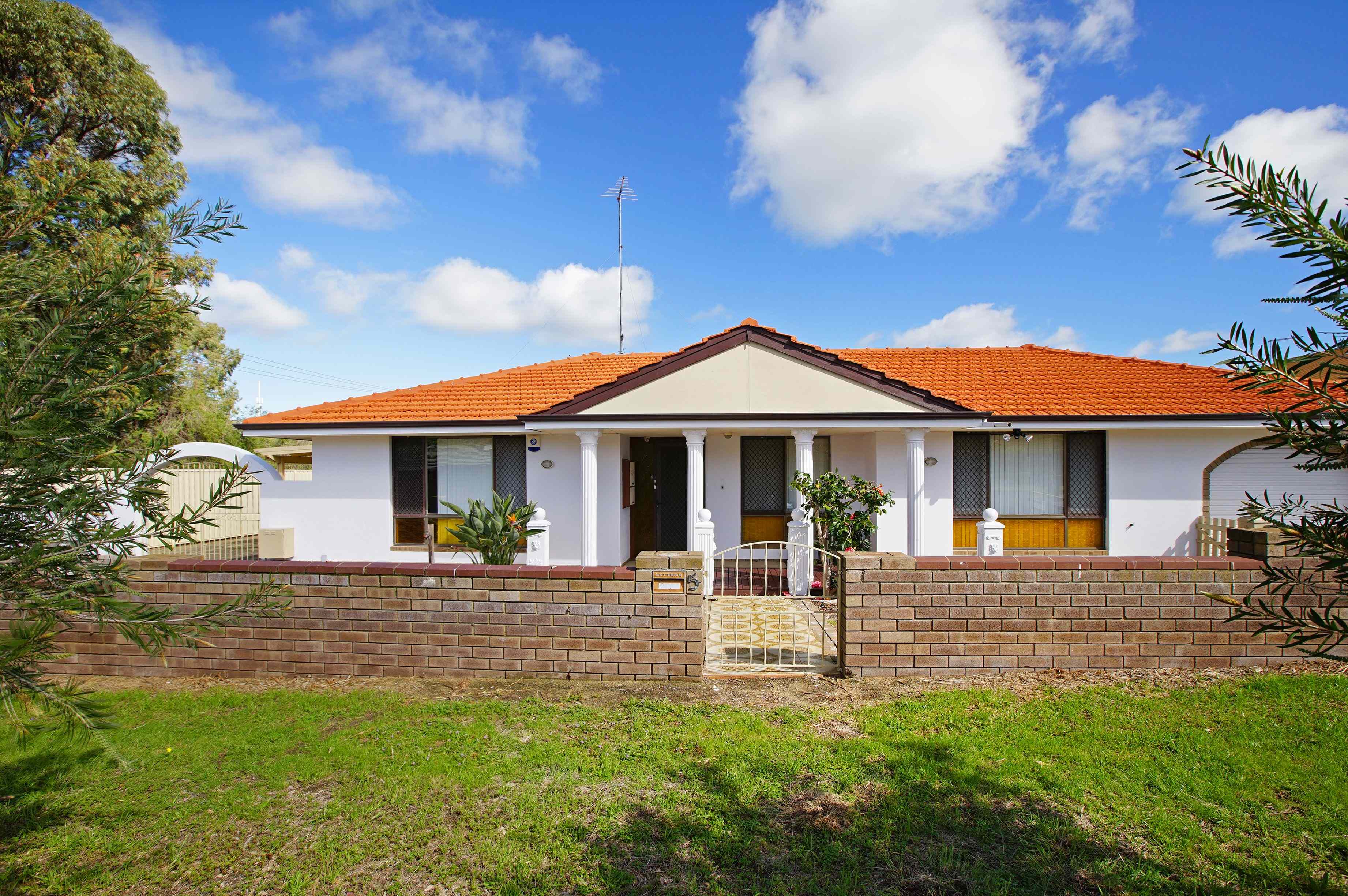 Prop-GPT: House: WA Spearwood, WA 6163 Home For Rent