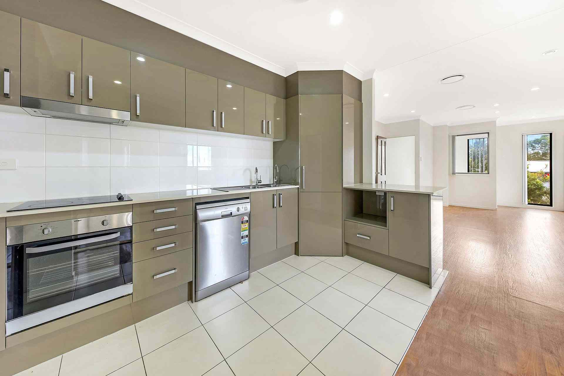 Home For Rent: QLD Southport, QLD 4215 Townhouse | Prop-GPT the AI-Powered Property Portal