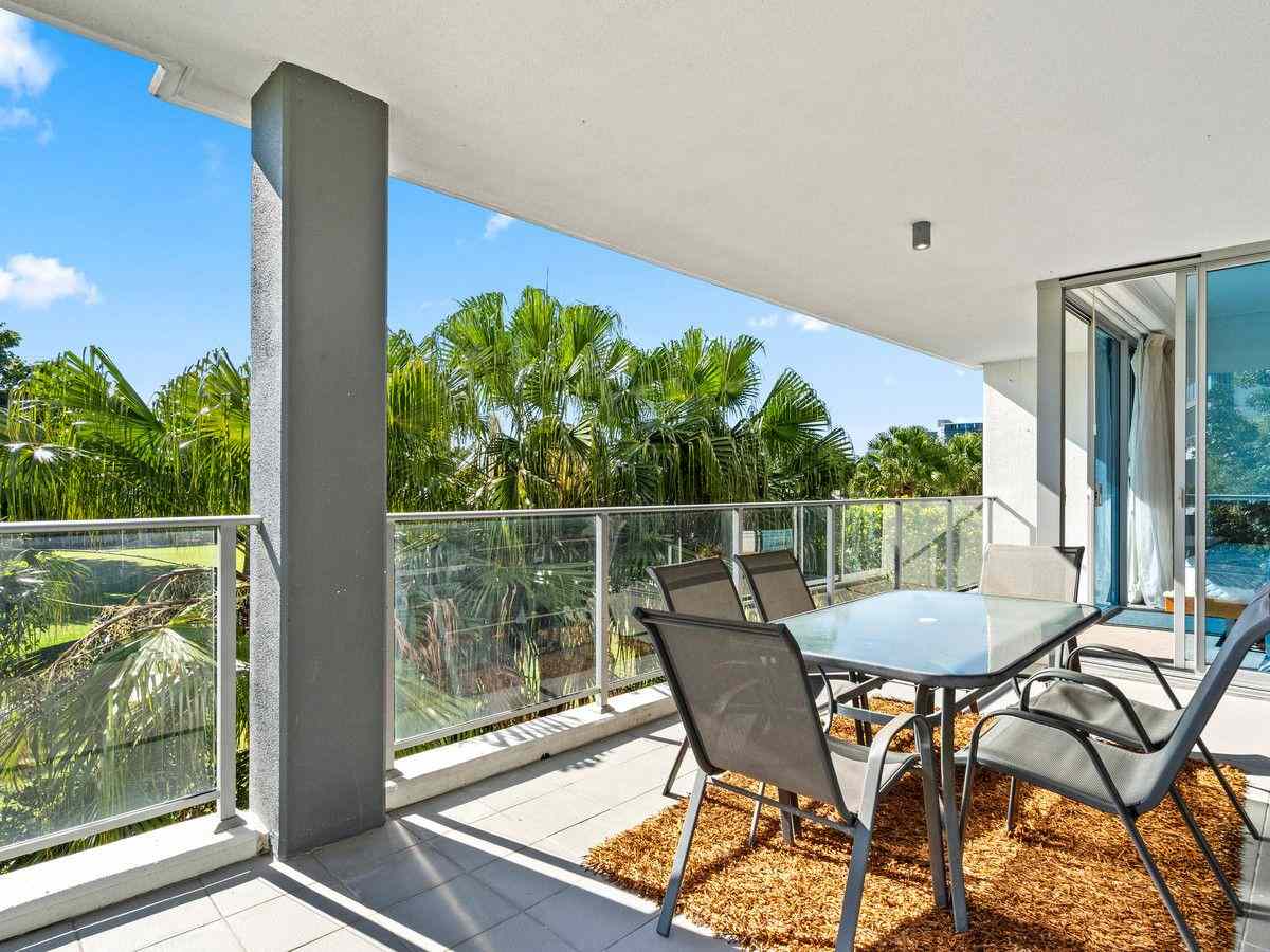 Prop-GPT: Property: QLD Biggera Waters, QLD 4216 Queensland 4216
