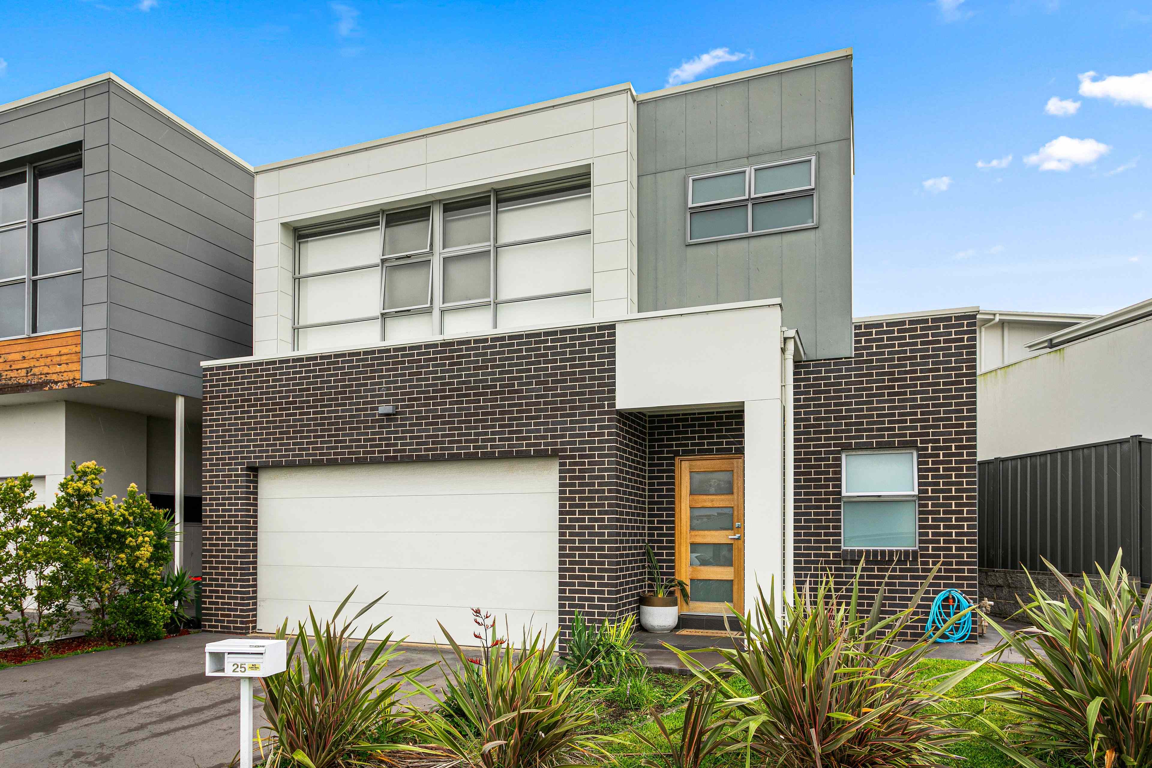 Prop-GPT: House: NSW Flinders, NSW 2529 Home For Rent