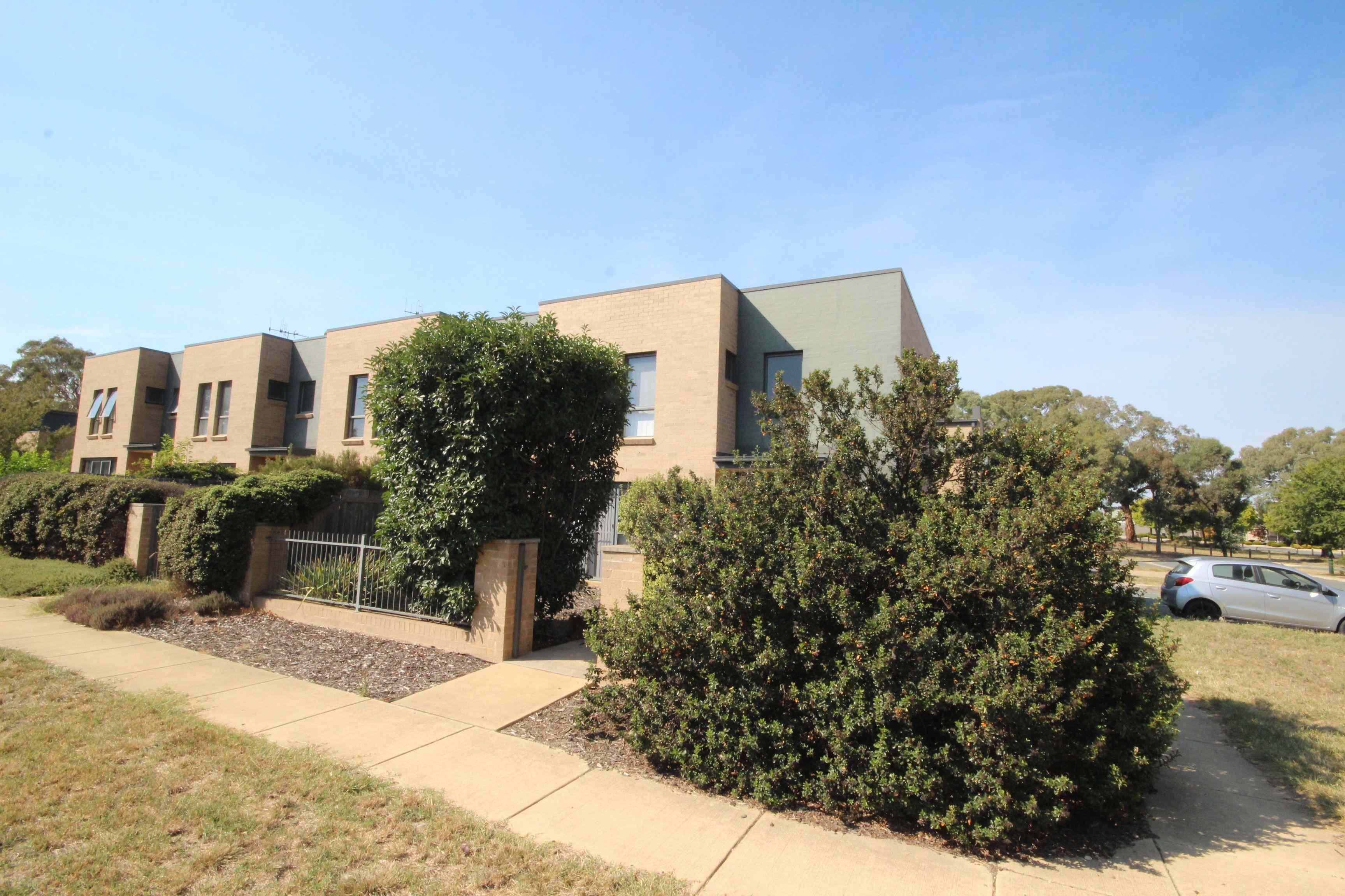 Prop-GPT: Townhouse: ACT Harrison, ACT 2914 Home For Rent