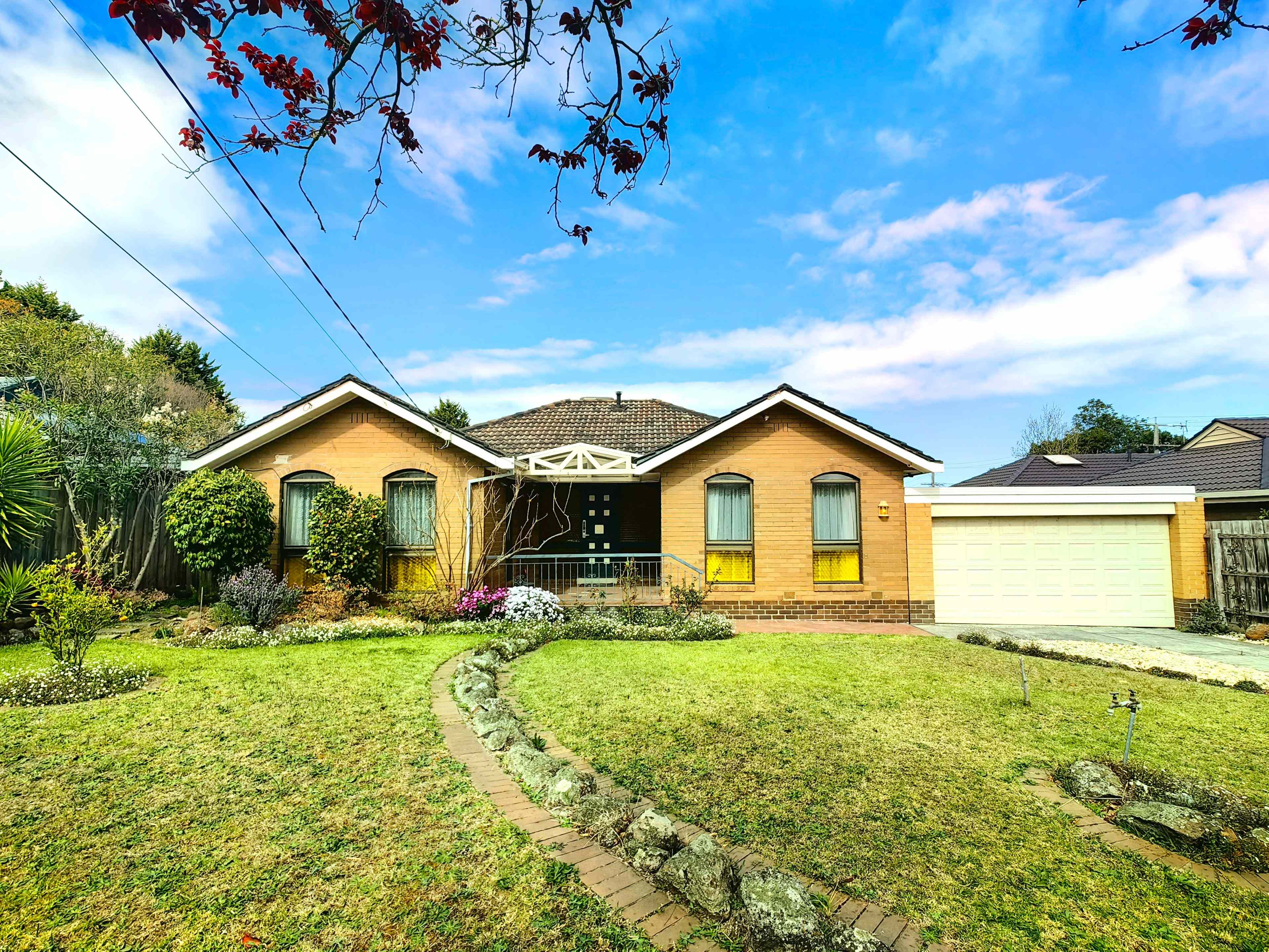 Prop-GPT: House: VIC Glen Waverley, VIC 3150 Home For Rent